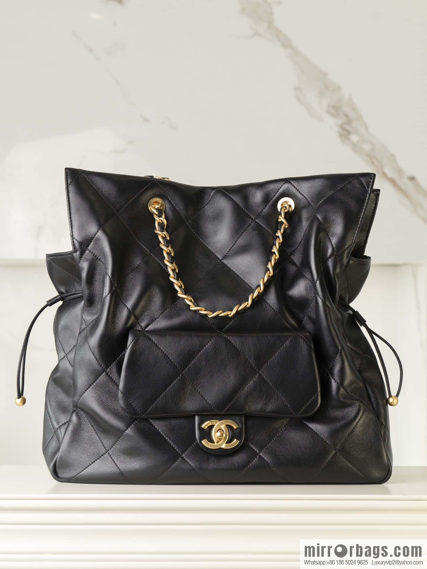 𝐂𝐡𝐚𝐧𝐞𝐥 𝟐𝟓𝐜 Early Spring 𝐬𝐡𝐨𝐩𝐩𝐢𝐧𝐠 𝐛𝐚𝐠 Big Tote, Black Gold 👜 AS5315