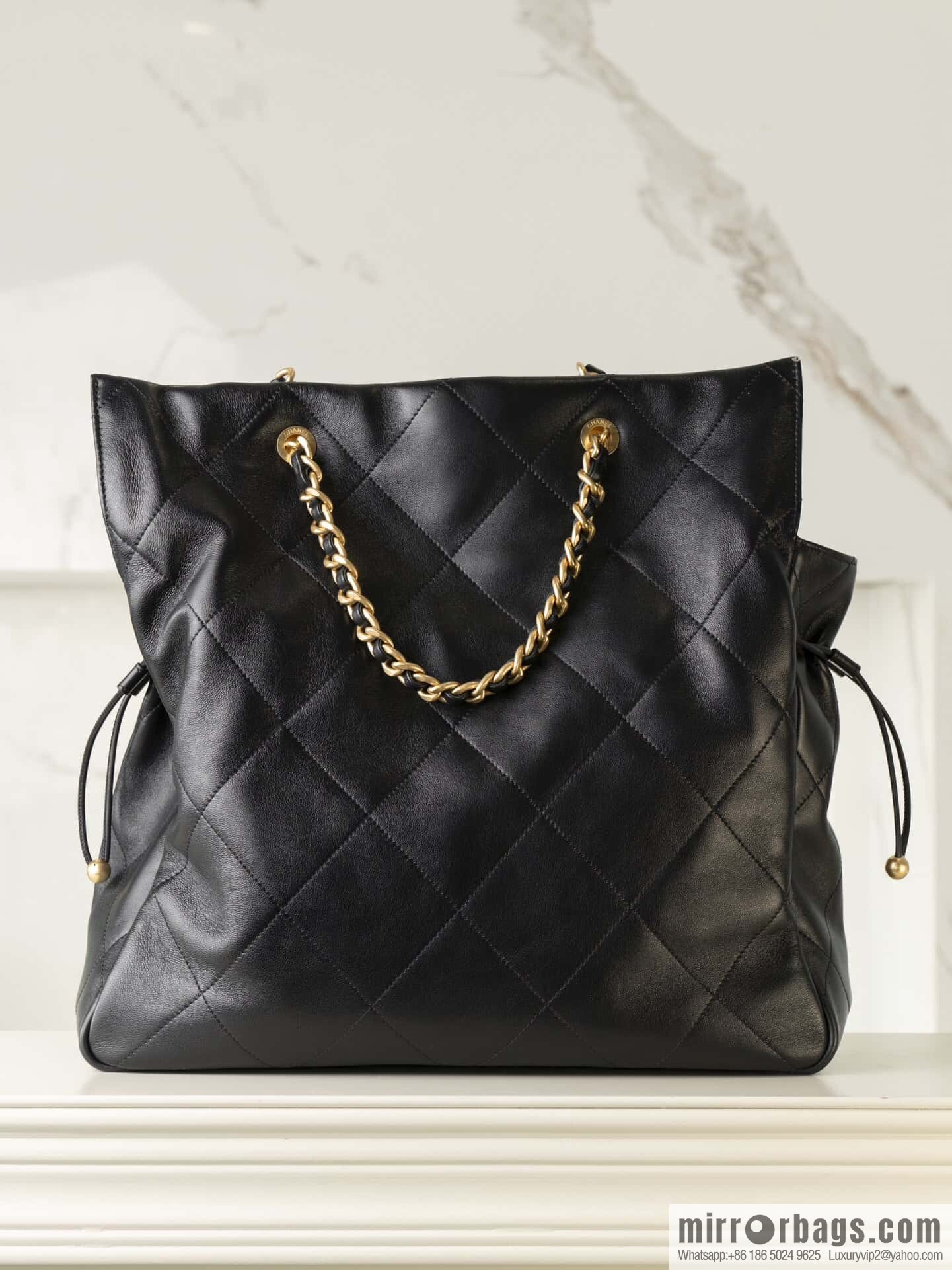 𝐂𝐡𝐚𝐧𝐞𝐥 𝟐𝟓𝐜 Early Spring 𝐬𝐡𝐨𝐩𝐩𝐢𝐧𝐠 𝐛𝐚𝐠 Big Tote, Black Gold 👜 AS5315