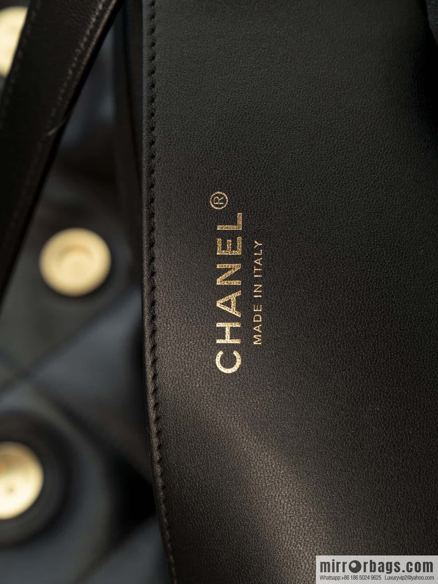 𝐂𝐡𝐚𝐧𝐞𝐥 𝟐𝟓𝐜 Early Spring 𝐬𝐡𝐨𝐩𝐩𝐢𝐧𝐠 𝐛𝐚𝐠 Big Tote, Black Gold 👜 AS5315