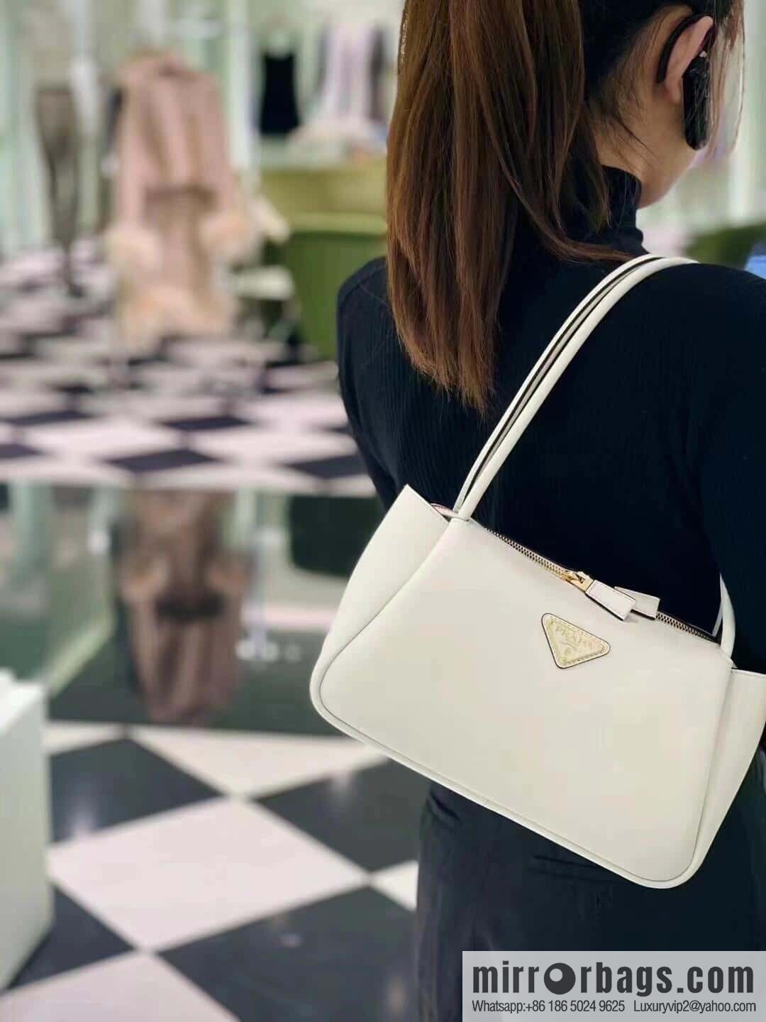 PRADA 🎉 new 🎉 1BA444 shoulder/new color🎉🎉