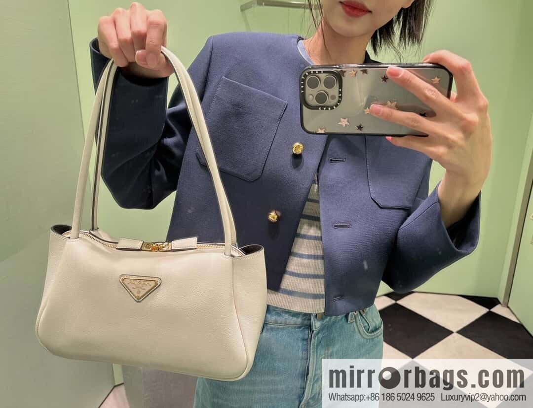 PRADA 🎉 new 🎉 1BA444 shoulder/new color🎉🎉