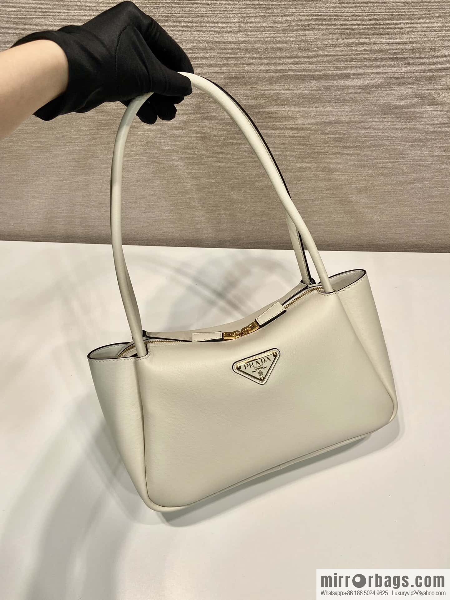 PRADA 🎉 new 🎉 1BA444 shoulder/new color🎉🎉