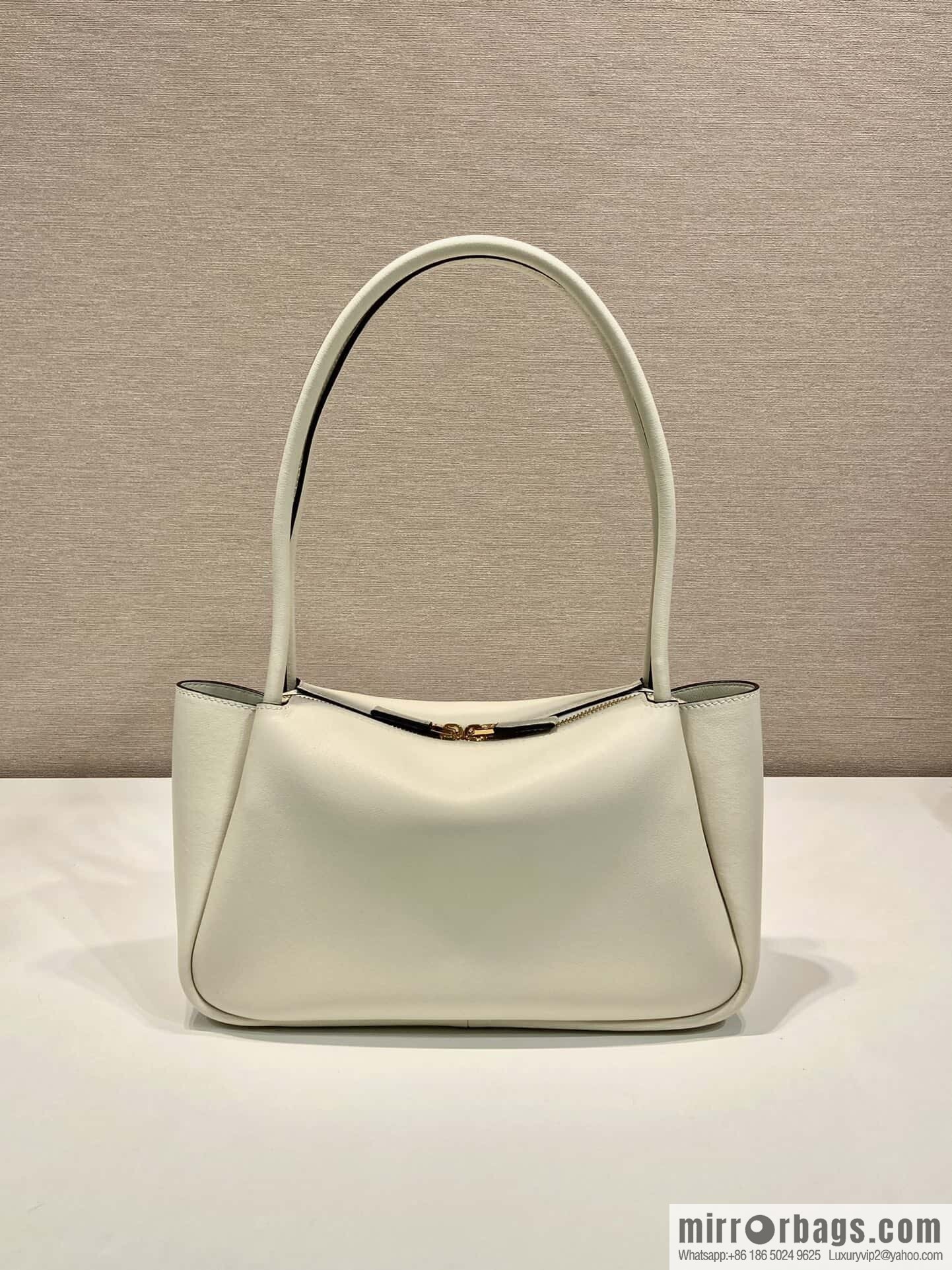 PRADA 🎉 new 🎉 1BA444 shoulder/new color🎉🎉