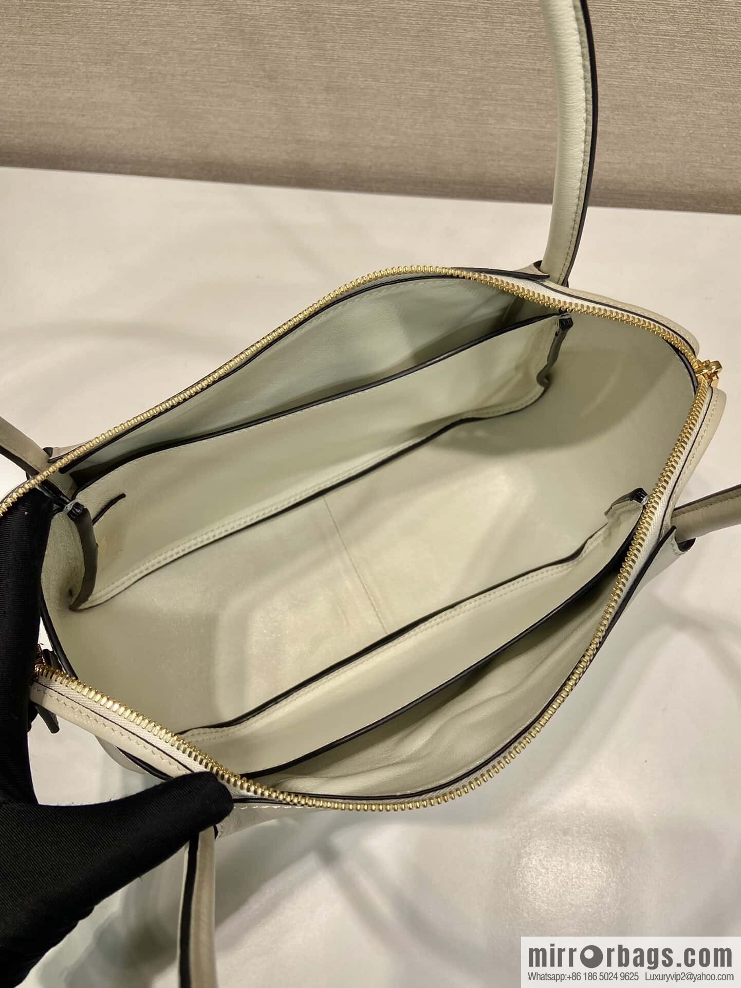 PRADA 🎉 new 🎉 1BA444 shoulder/new color🎉🎉