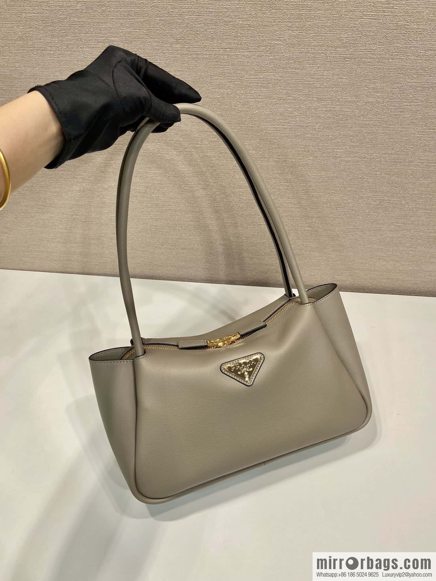 PRADA 🎉 New 🎉 1BA444 Shoulder/Grey🎉🎉