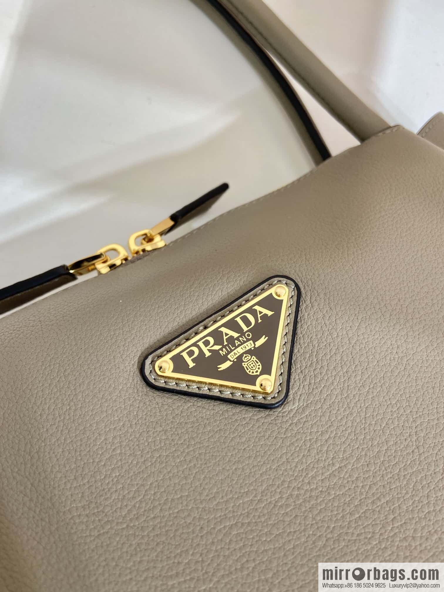PRADA 🎉 New 🎉 1BA444 Shoulder/Grey🎉🎉