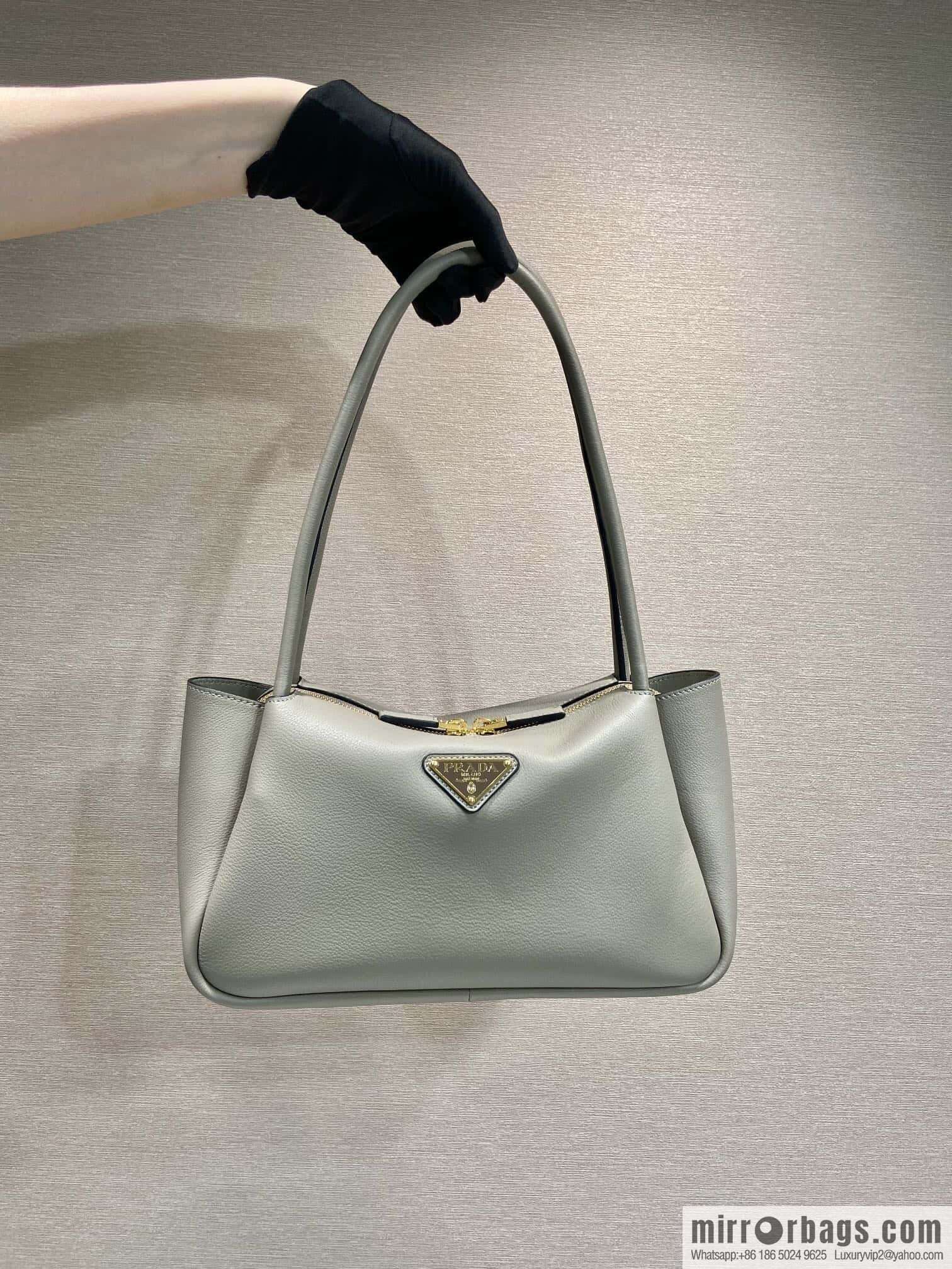 PRADA 🎉 New 🎉 1BA444 Shoulder/Grey🎉🎉