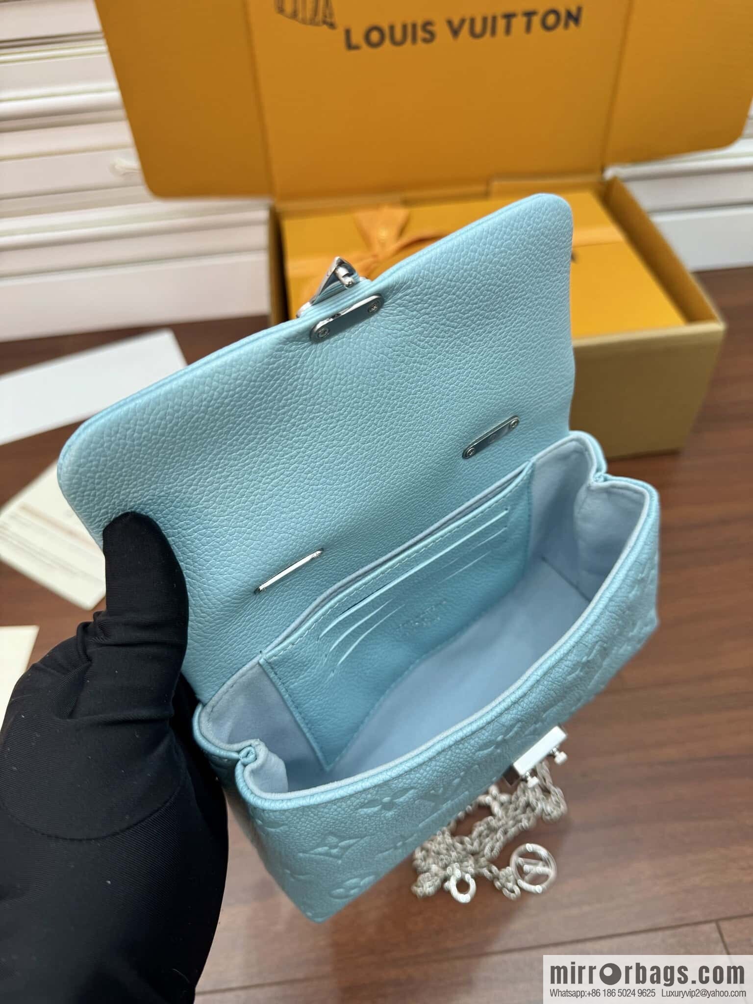 LV M12211 Nano Madeleine