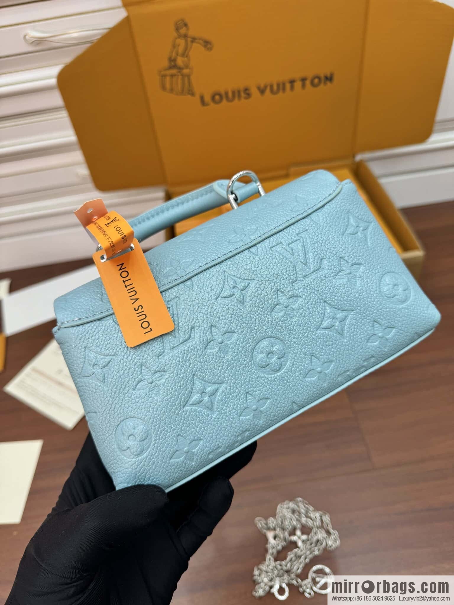LV M12211 Nano Madeleine