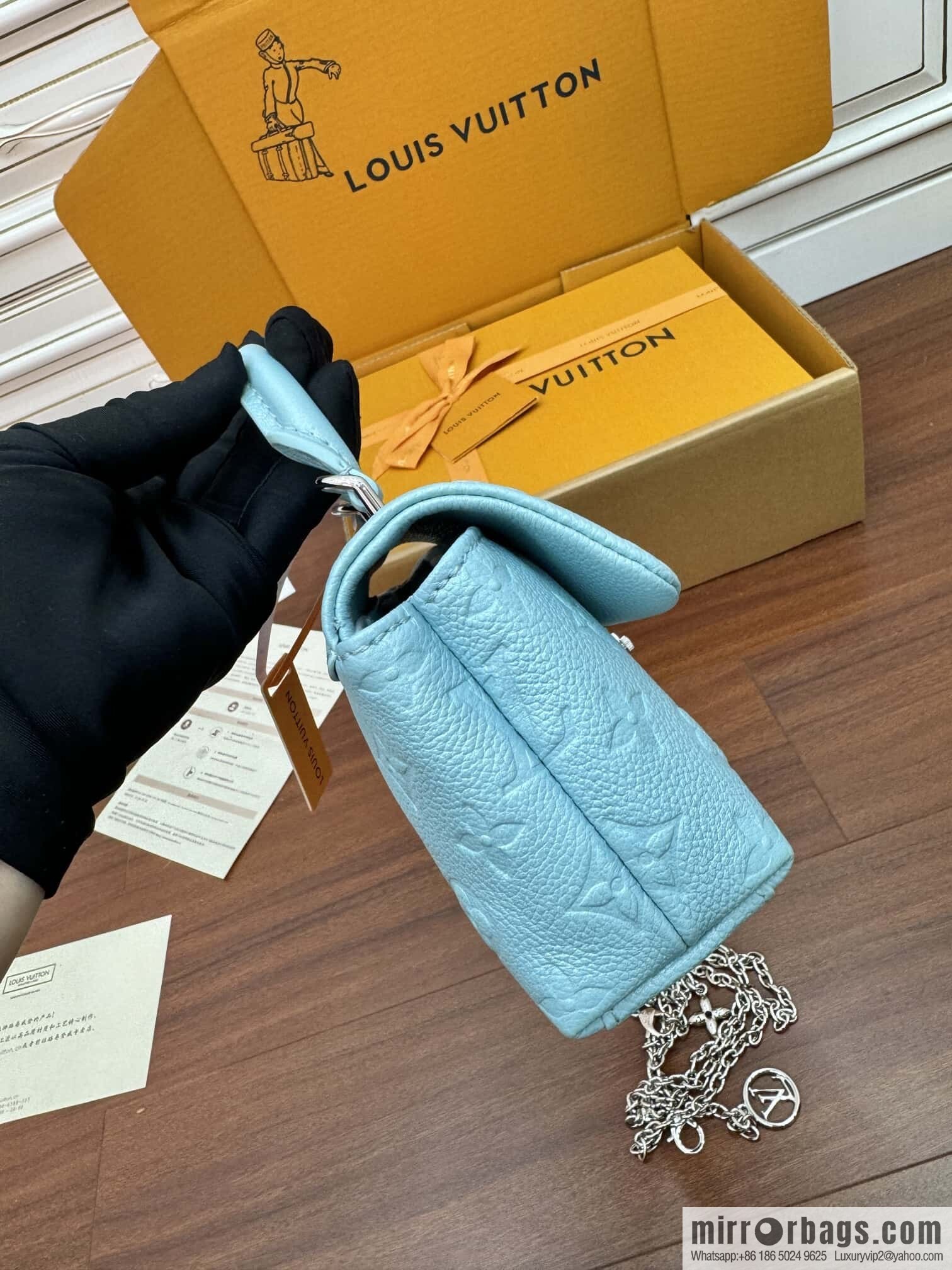 LV M12211 Nano Madeleine