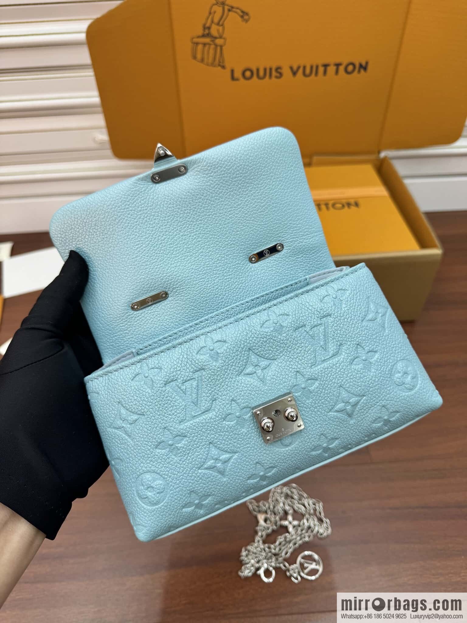 LV M12211 Nano Madeleine