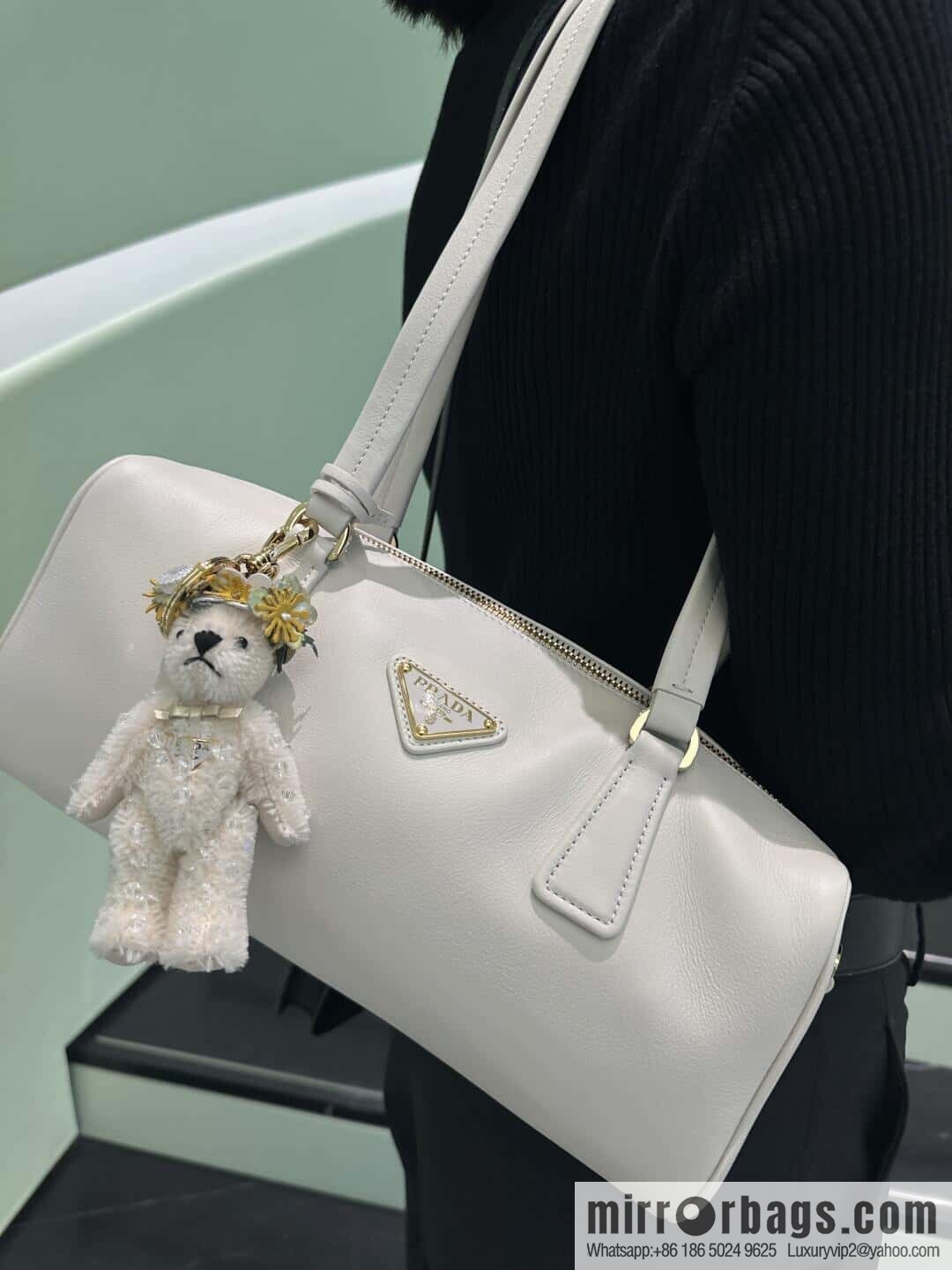 PRADA 🎉 padlock women 🎉 1BB127 new 🎉🎉 white