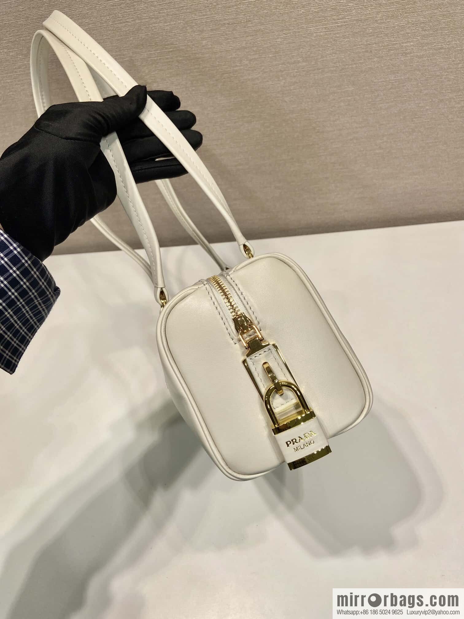 PRADA 🎉 padlock women 🎉 1BB127 new 🎉🎉 white