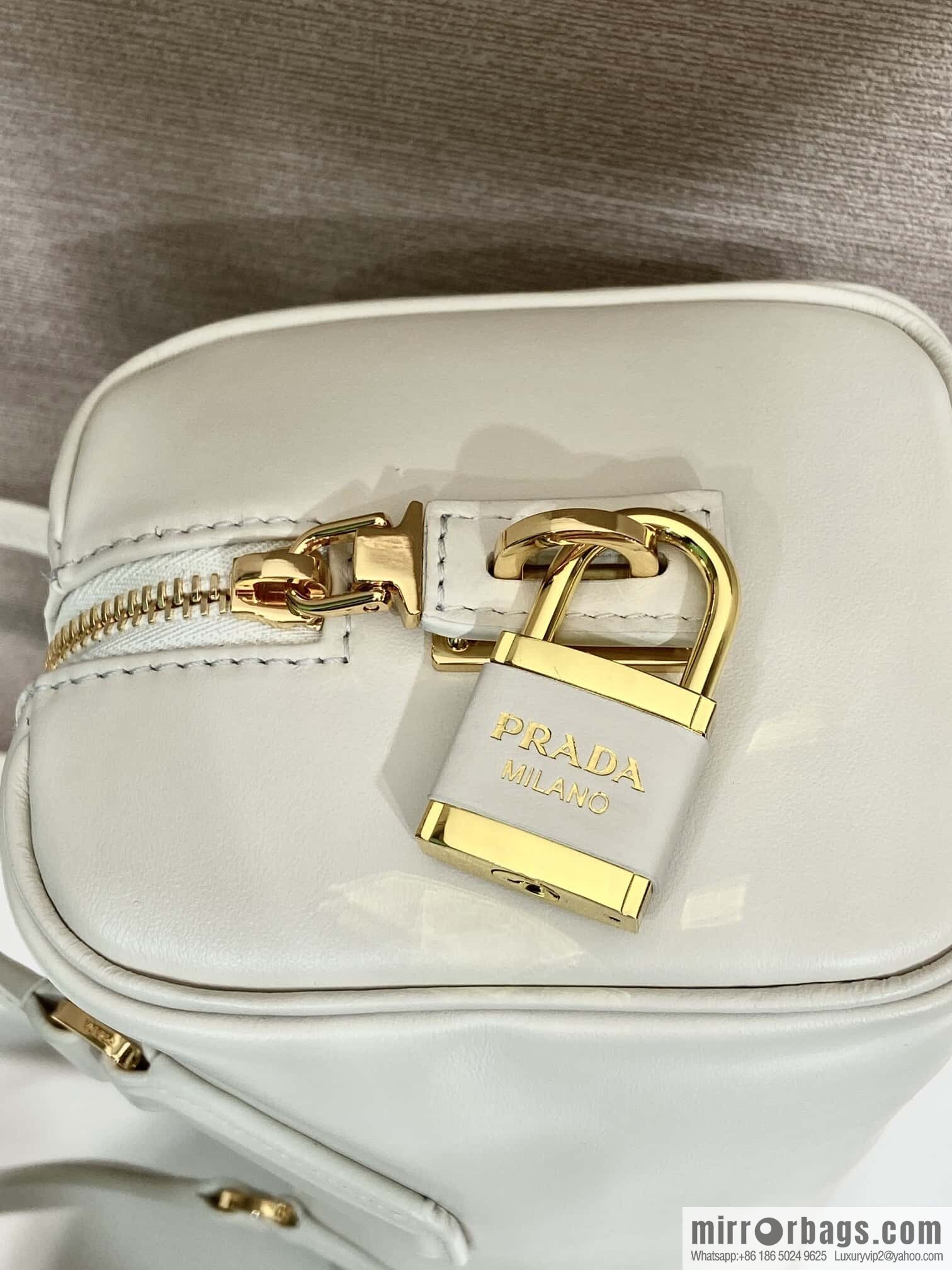 PRADA 🎉 padlock women 🎉 1BB127 new 🎉🎉 white
