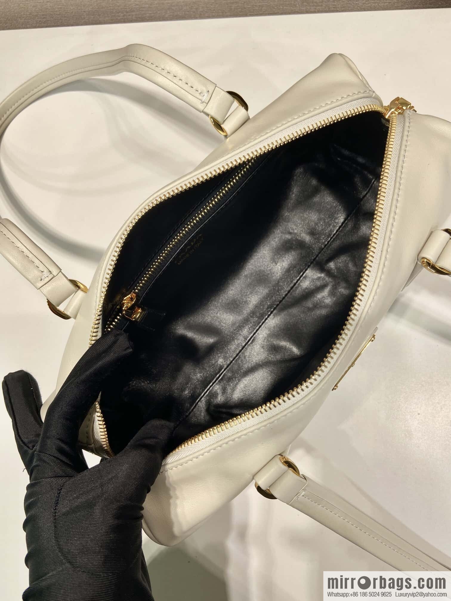 PRADA 🎉 padlock women 🎉 1BB127 new 🎉🎉 white