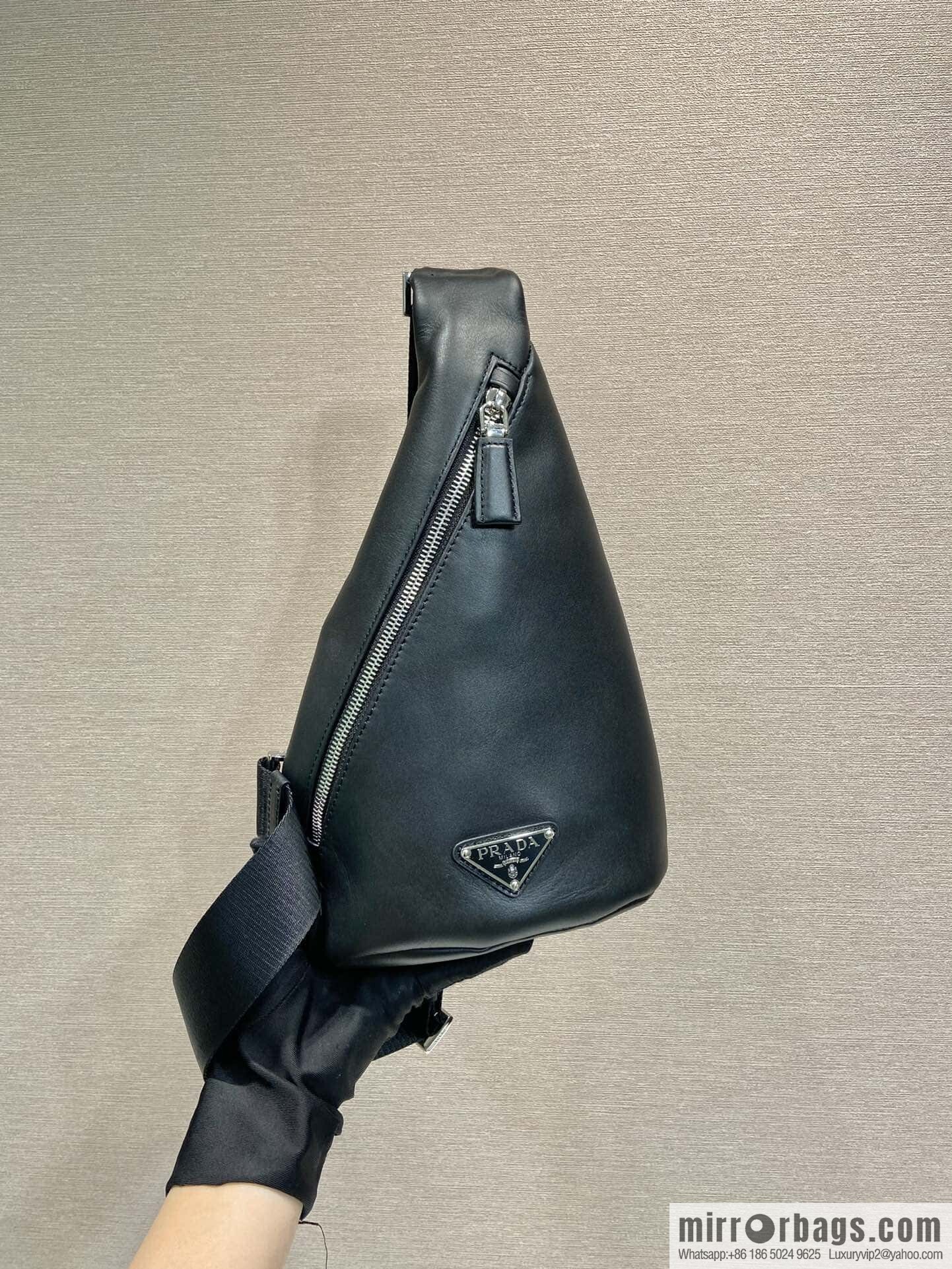 PRADA 👏 new breast bag 👏 2VZ098 plain weave 👏 black