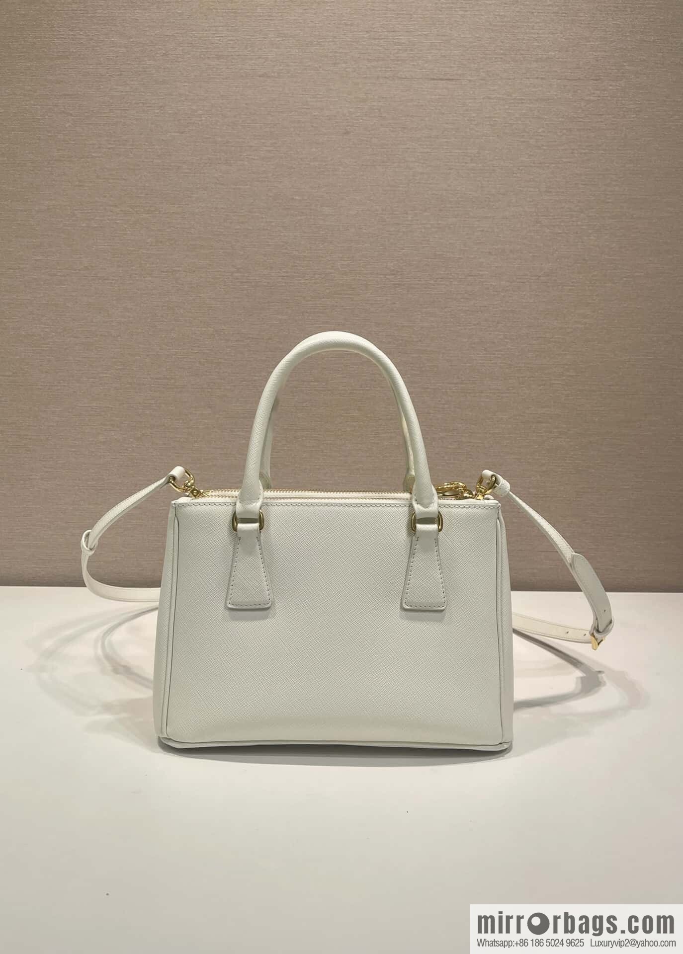 PRADA 💋 classic explosive Galleria handbag 1BA896