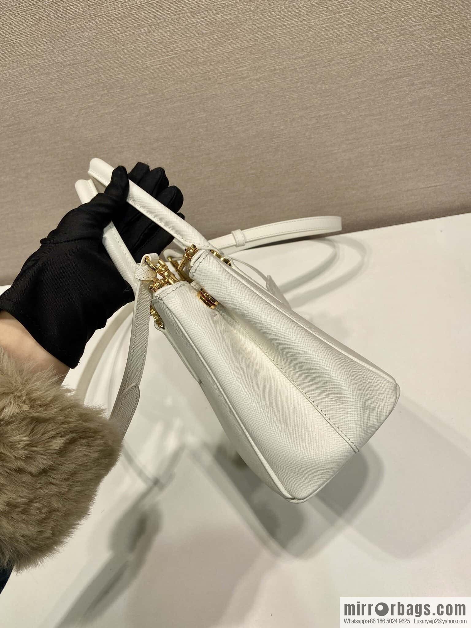 PRADA 💋 classic explosive Galleria handbag 1BA896