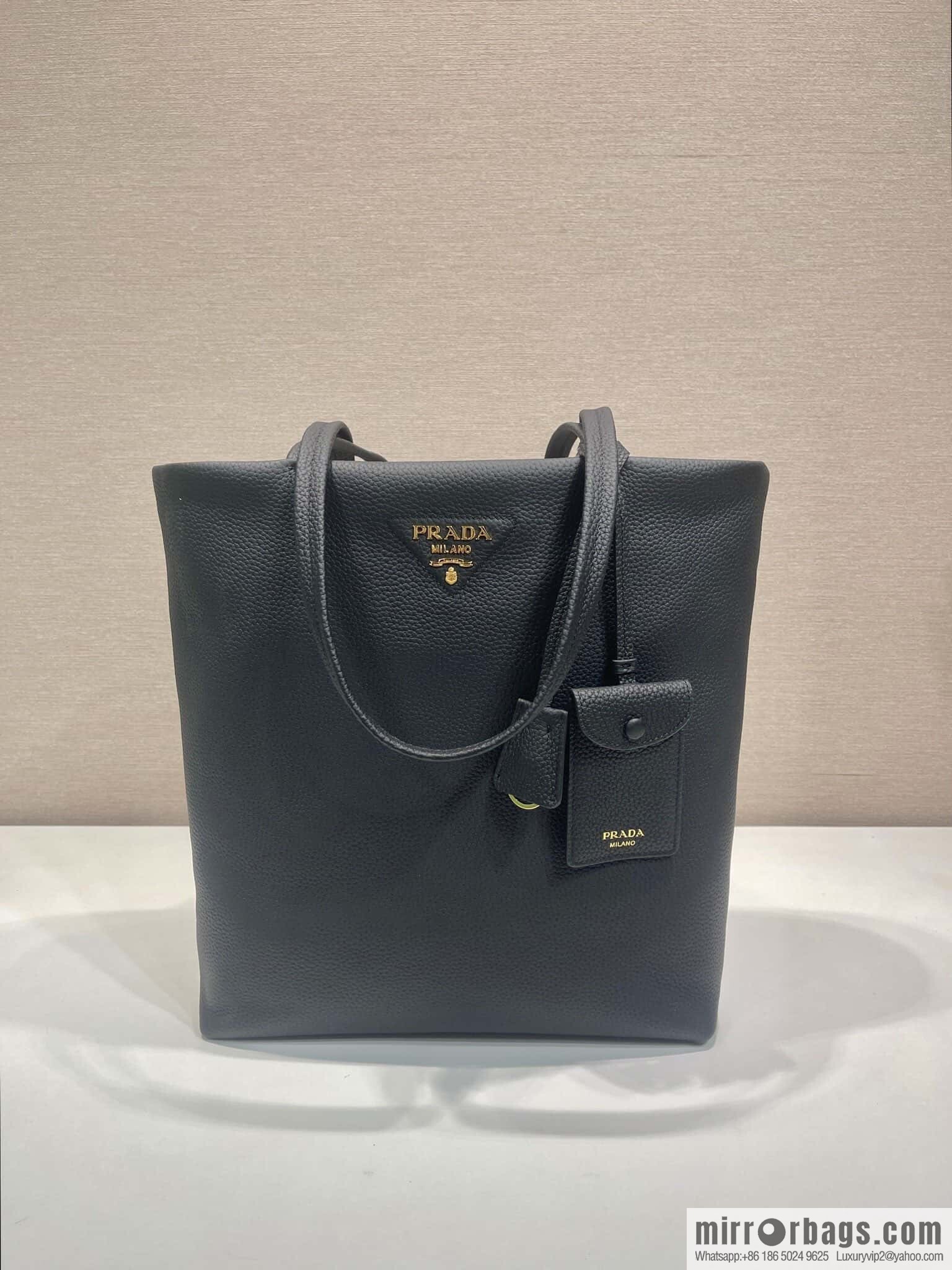 PRADA 🎉 new tote bag 🎉 1BG550🎉