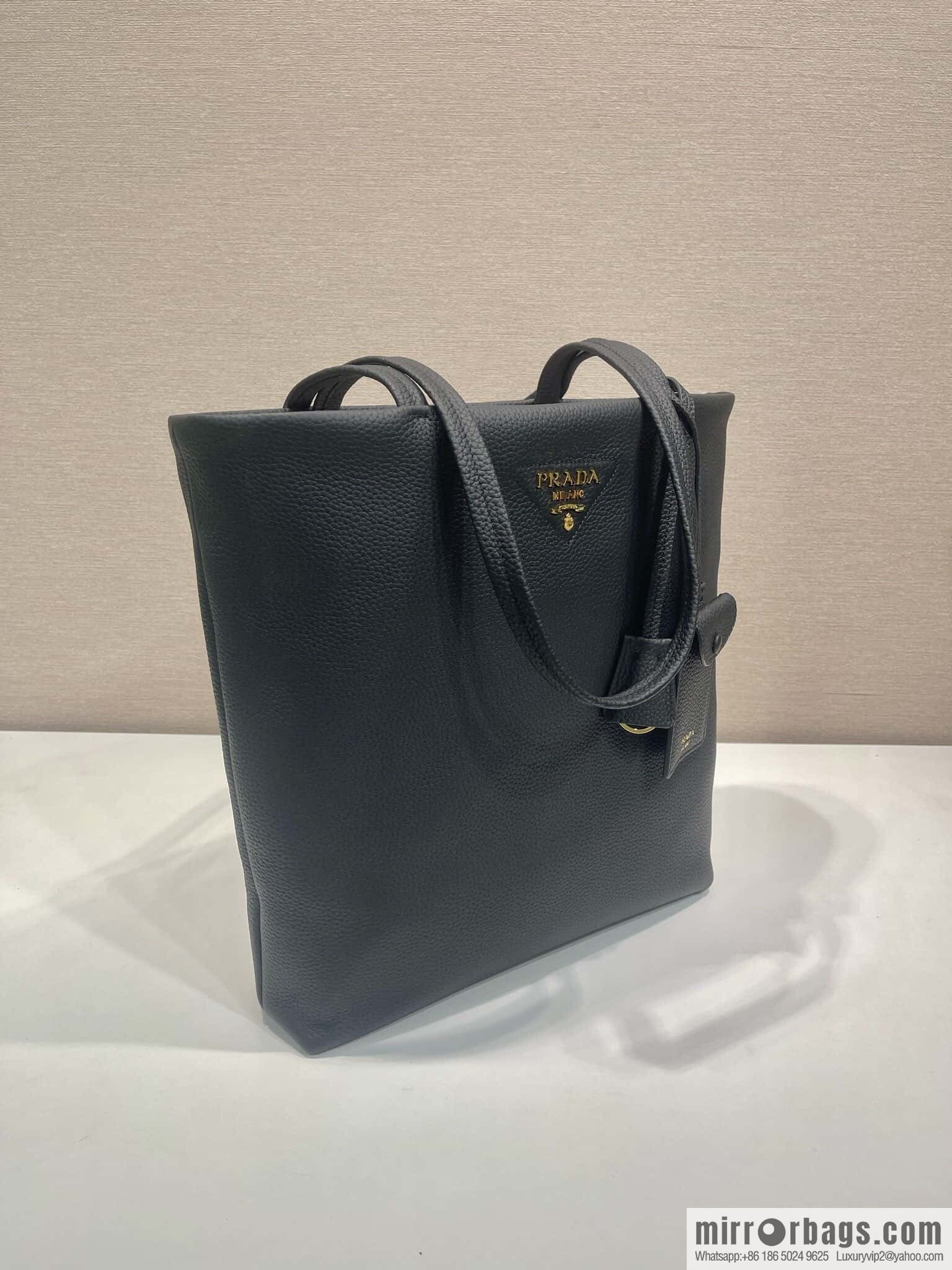 PRADA 🎉 new tote bag 🎉 1BG550🎉