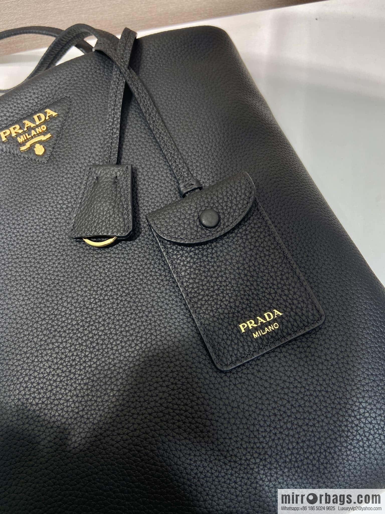 PRADA 🎉 new tote bag 🎉 1BG550🎉