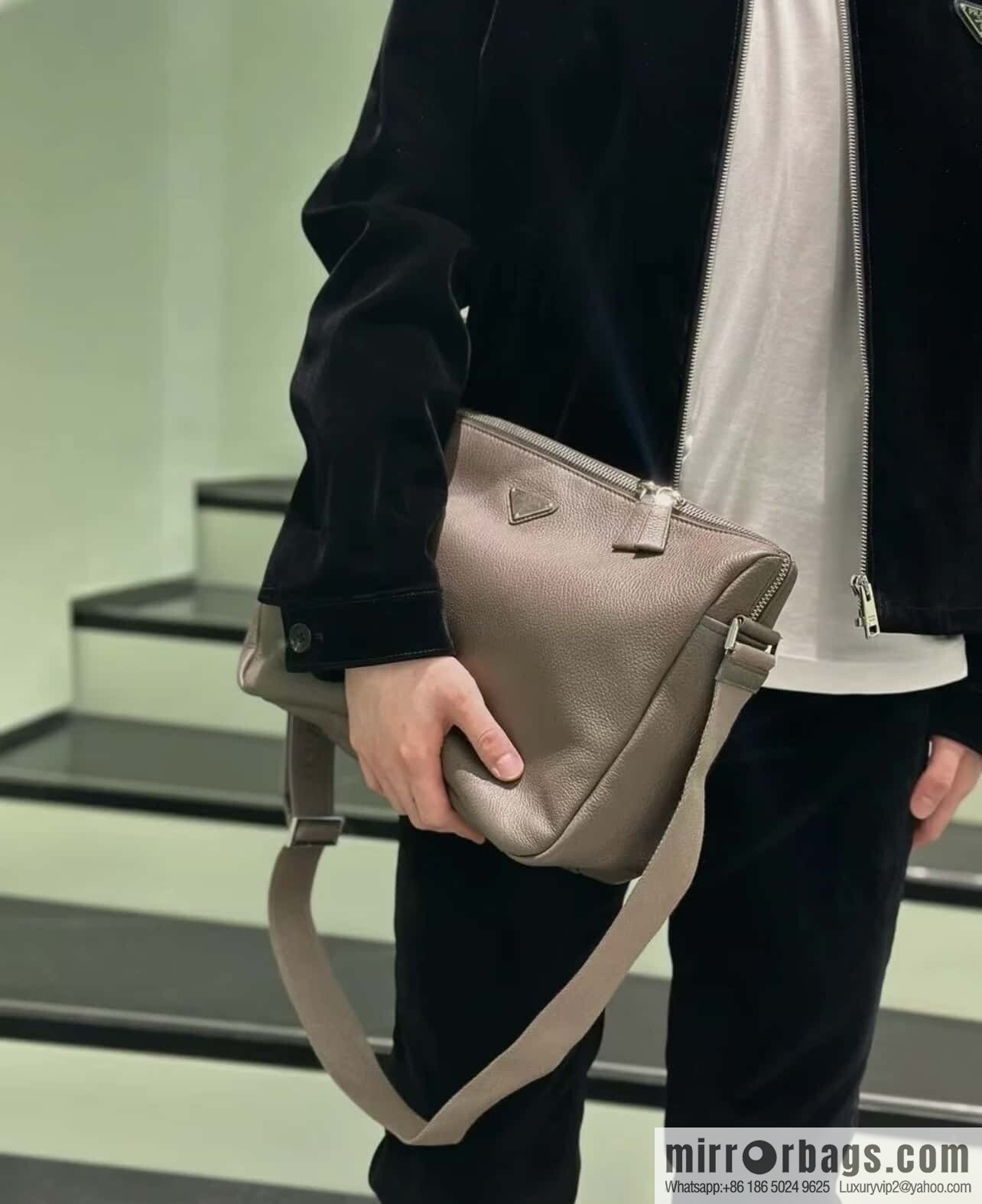 PRADA 🎉 new mailman bag 🎉🎉😉 2VH182 small new color🎉🎉