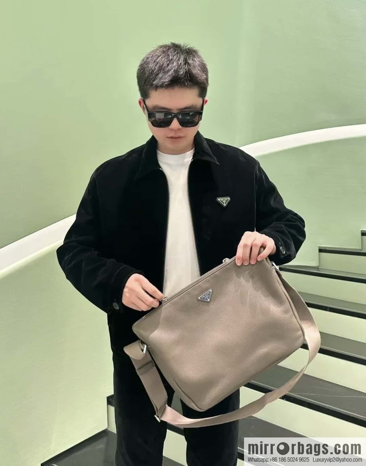 PRADA 🎉 new mailman bag 🎉🎉😉 2VH182 small new color🎉🎉