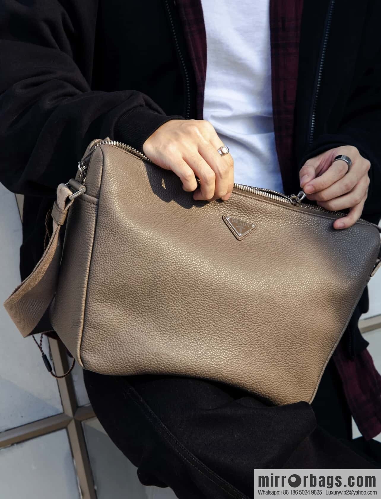 PRADA 🎉 new mailman bag 🎉🎉😉 2VH182 small new color🎉🎉