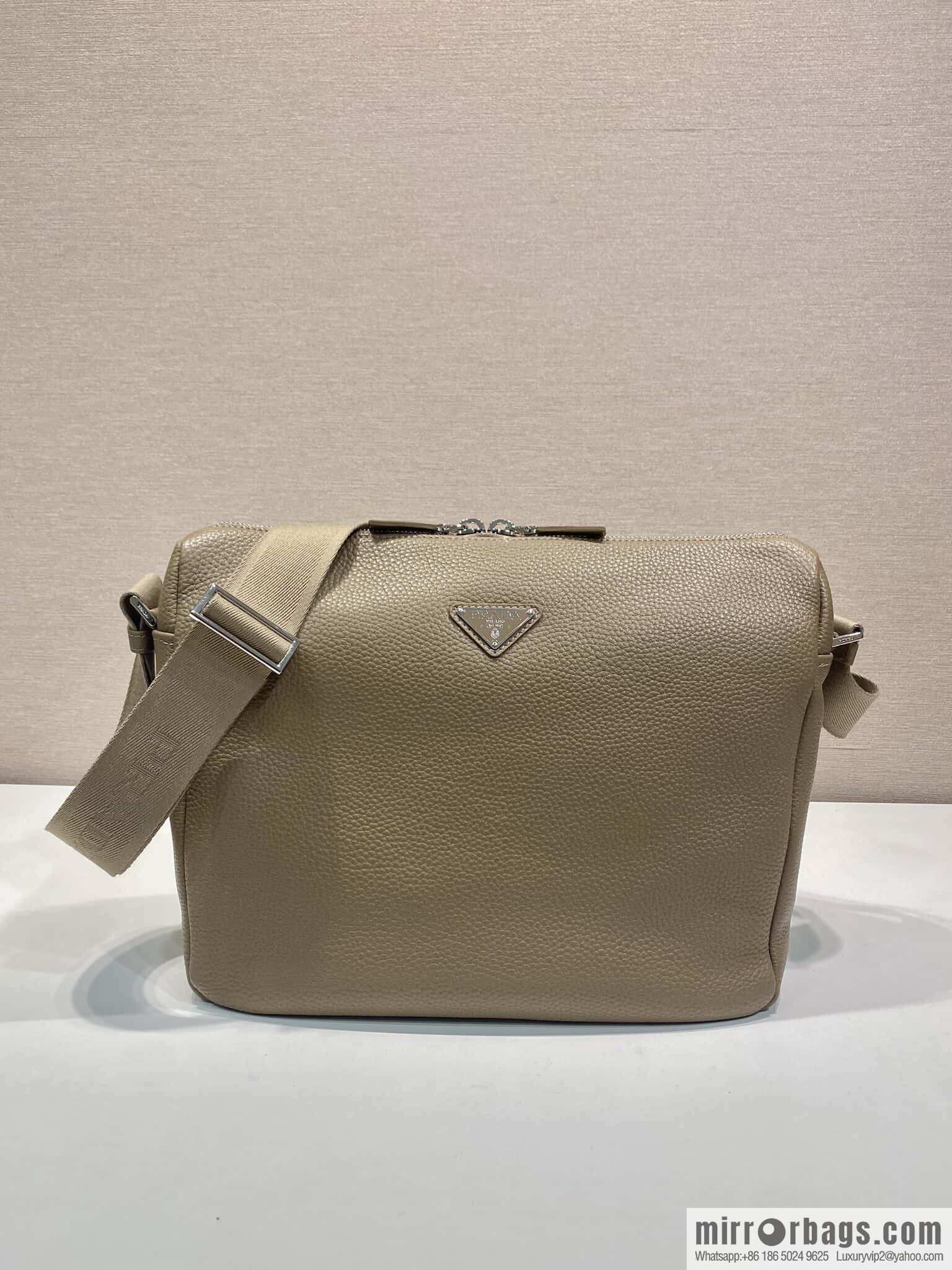 PRADA 🎉 new mailman bag 🎉🎉😉 2VH182 small new color🎉🎉