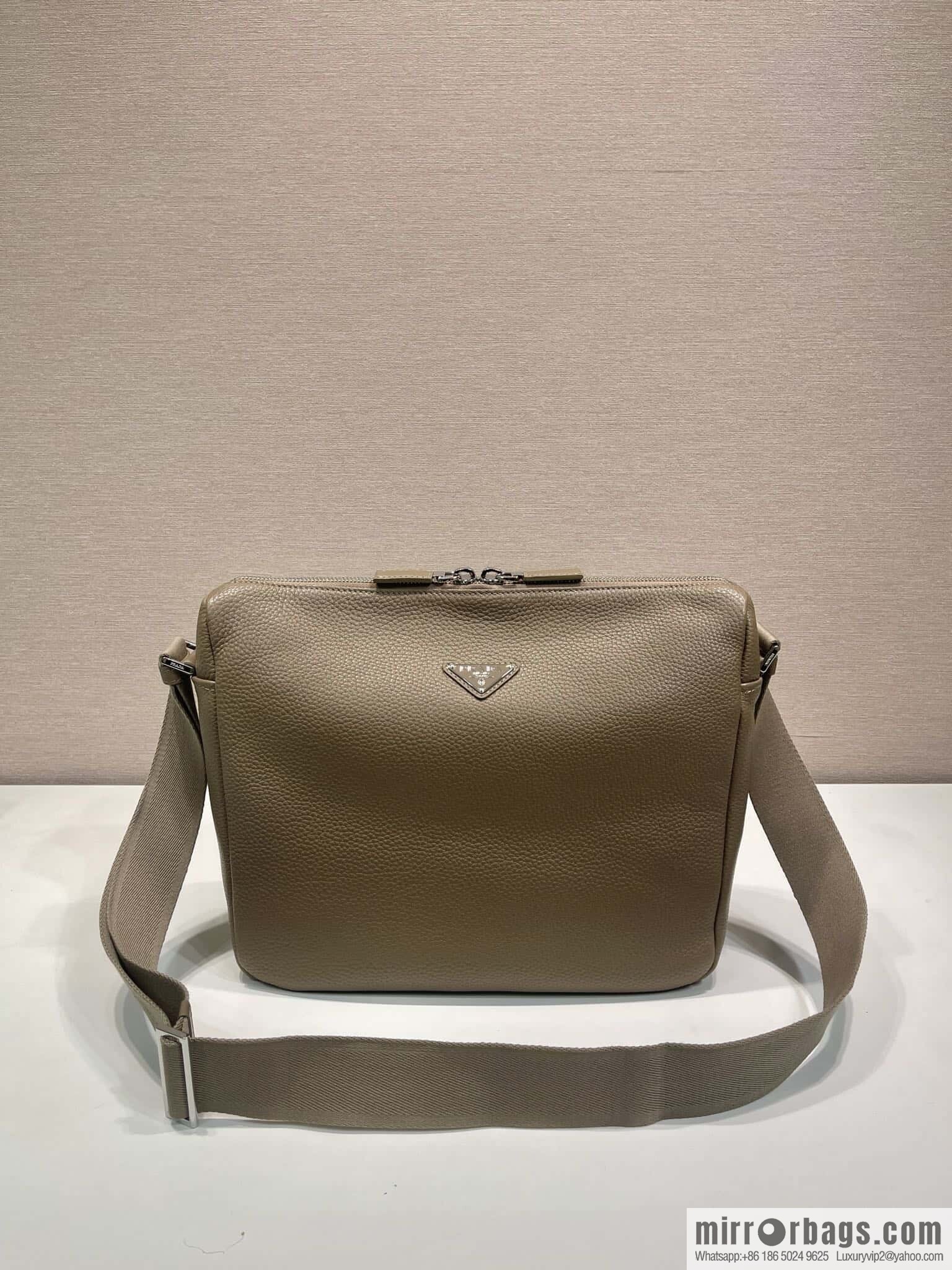 PRADA 🎉 new mailman bag 🎉🎉😉 2VH182 small new color🎉🎉
