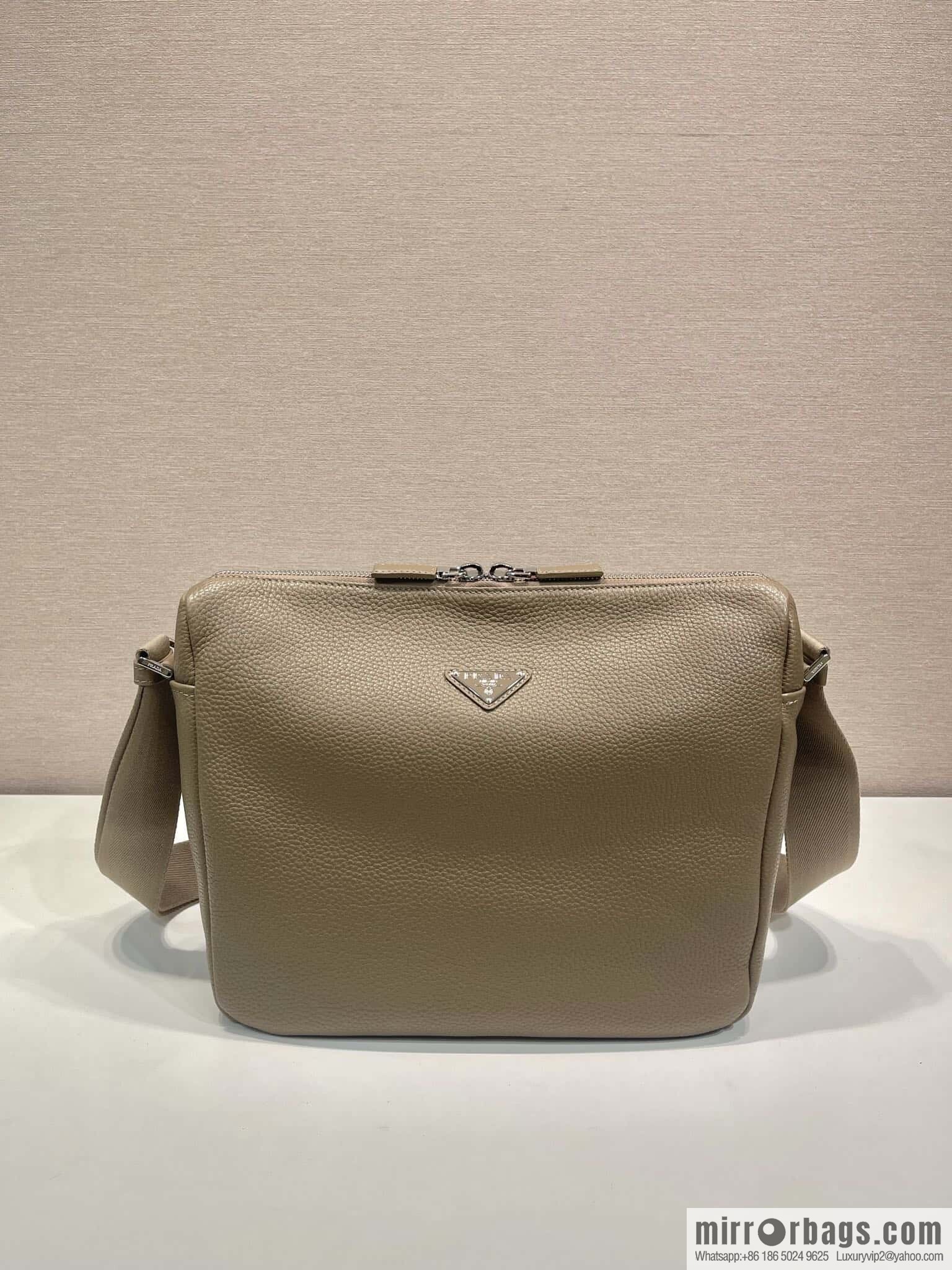 PRADA 🎉 new mailman bag 🎉🎉😉 2VH182 small new color🎉🎉