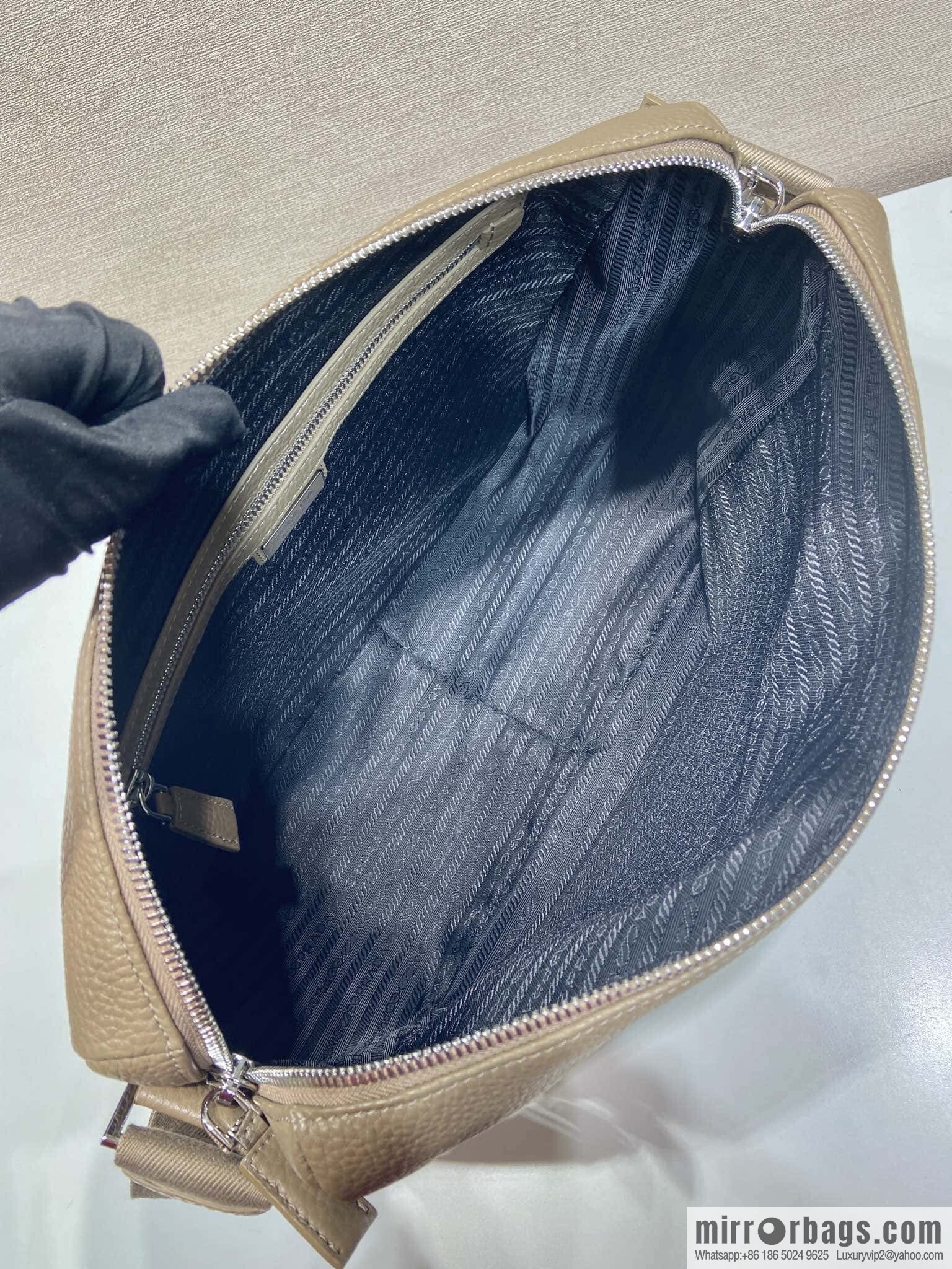 PRADA 🎉 new mailman bag 🎉🎉😉 2VH182 small new color🎉🎉