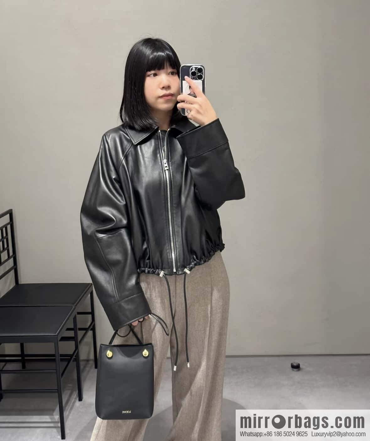 LOEWE Pebble Pouch 0905 Black