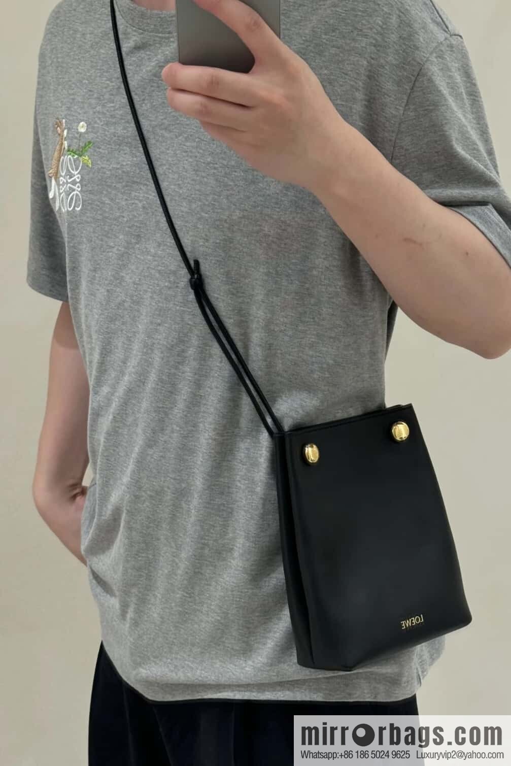 LOEWE Pebble Pouch 0905 Black