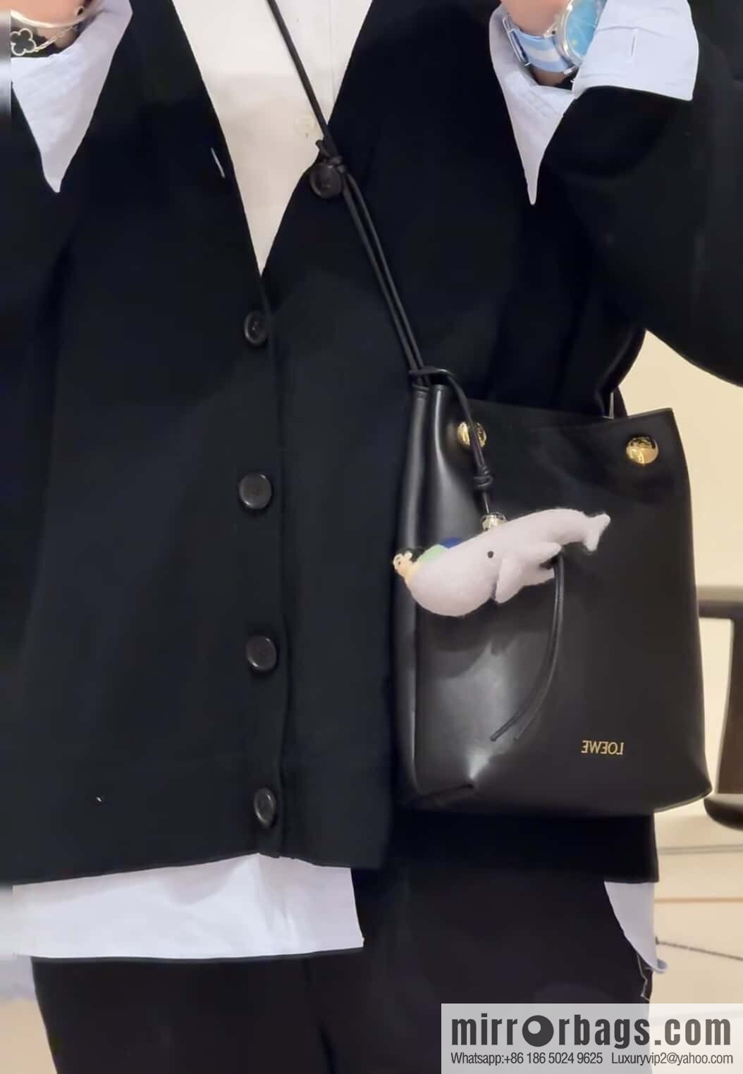 LOEWE Pebble Pouch 0905 Black