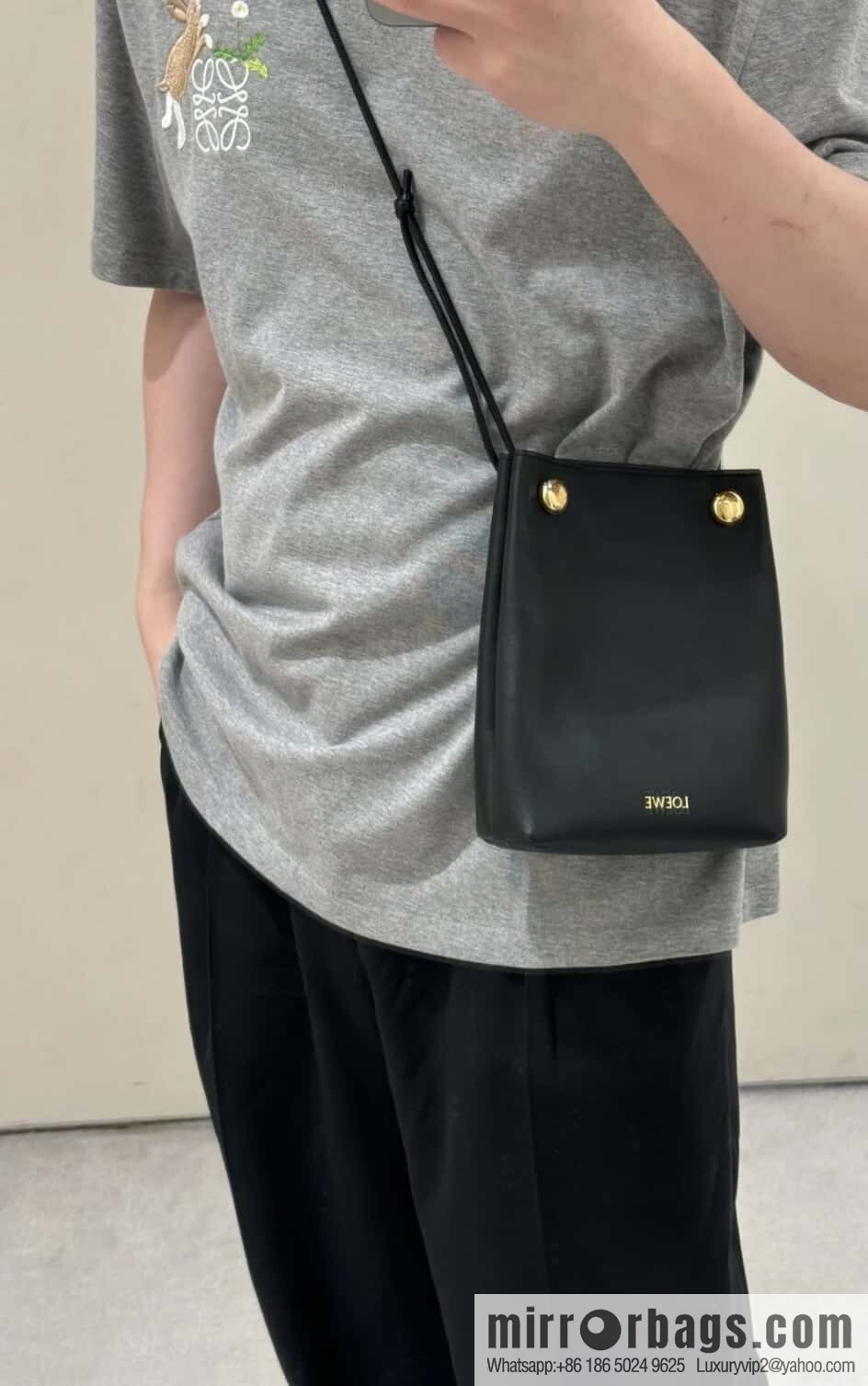 LOEWE Pebble Pouch 0905 Black