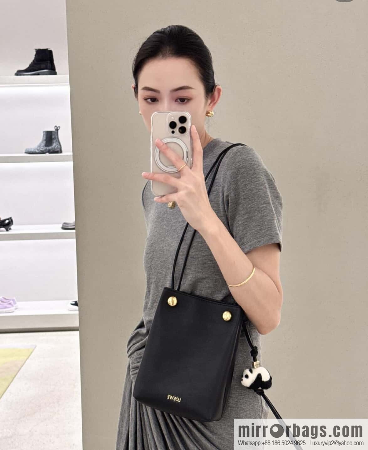 LOEWE Pebble Pouch 0905 Black