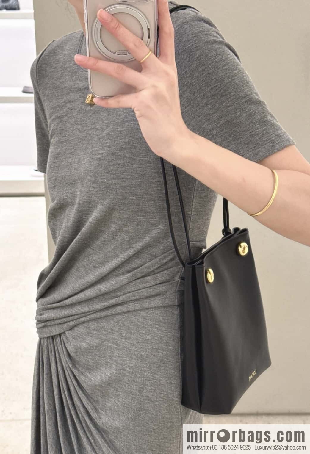 LOEWE Pebble Pouch 0905 Black