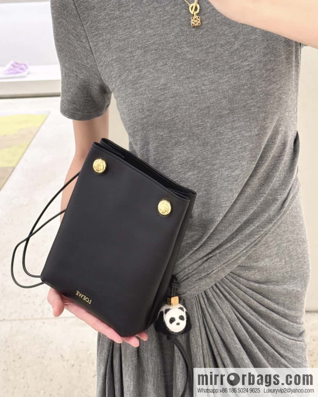 LOEWE Pebble Pouch 0905 Black