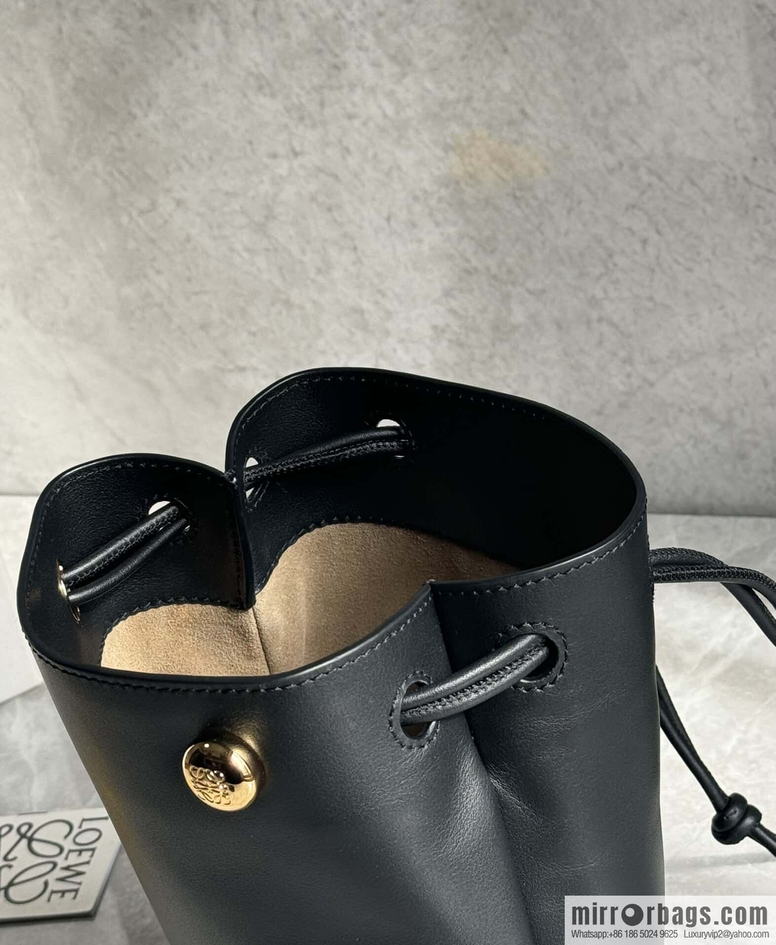 LOEWE Pebble Pouch 0905 Black
