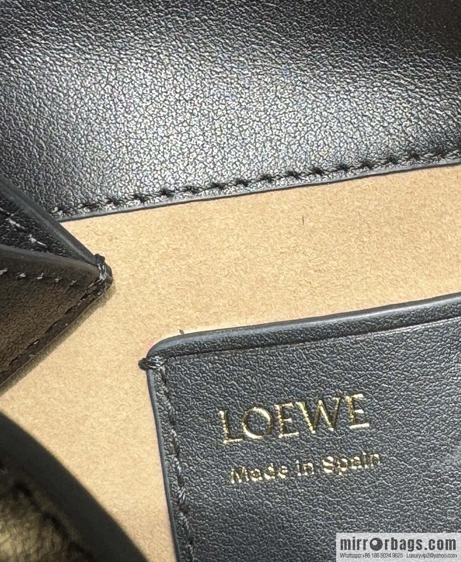 LOEWE Pebble Pouch 0905 Black