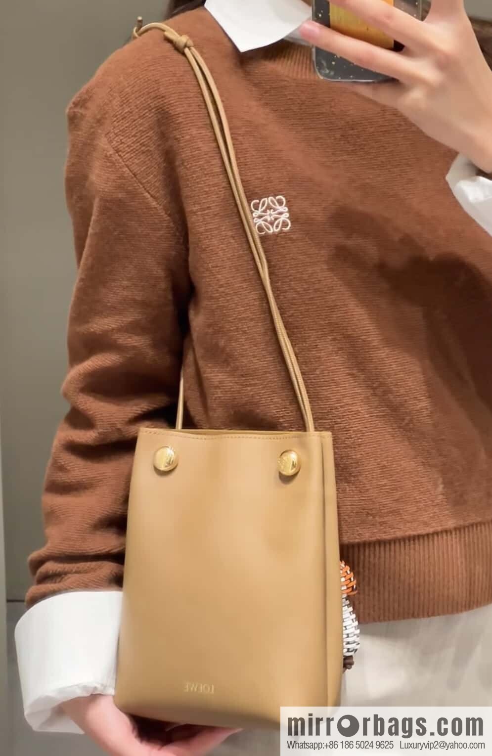 LOEWE Pebble Pouch 0905 Oak Brown