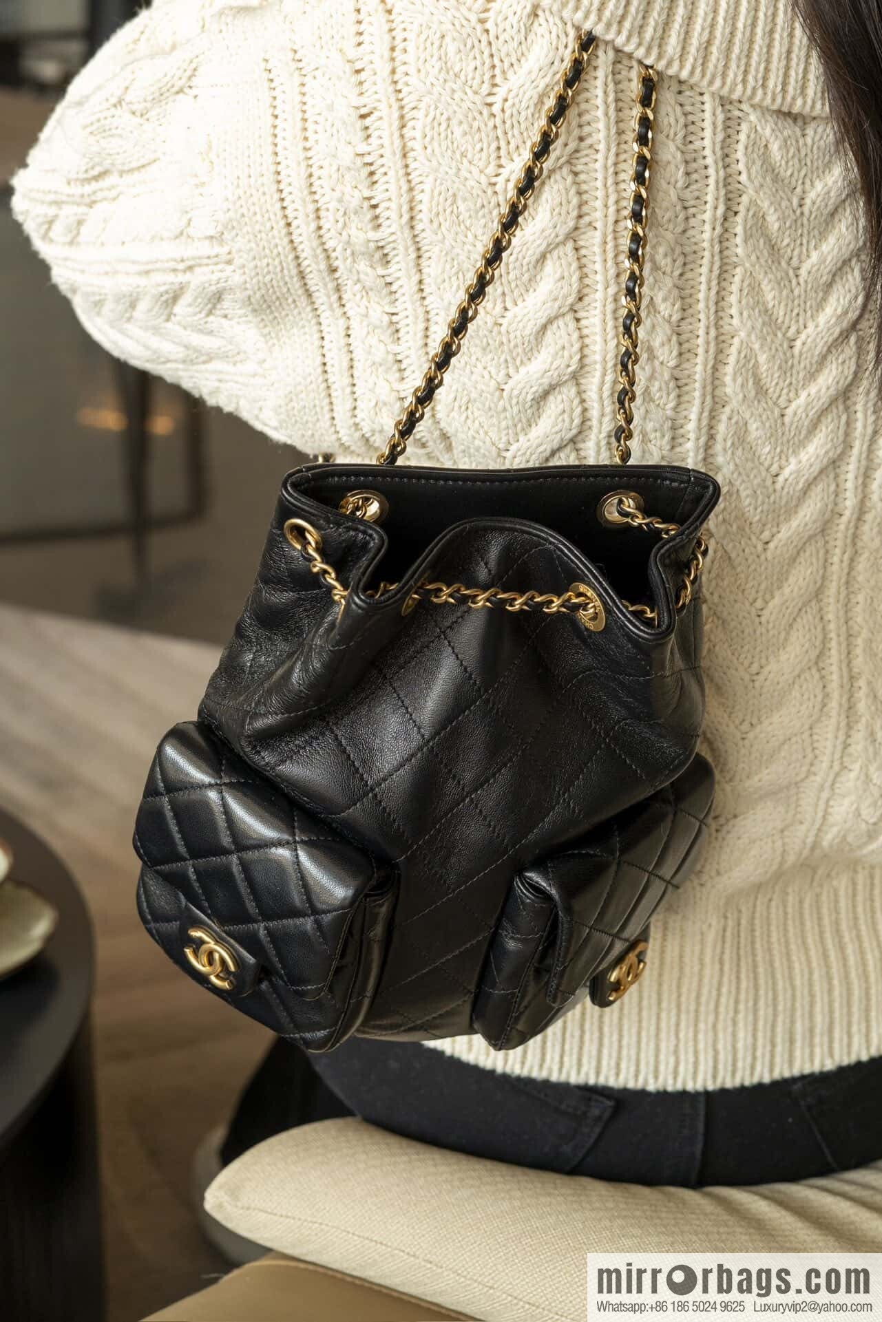 𝐂𝐡𝐚𝐧𝐞𝐥 𝟐𝟓𝐜 early spring vacation series, backpack, black gold 🖤 AS5310