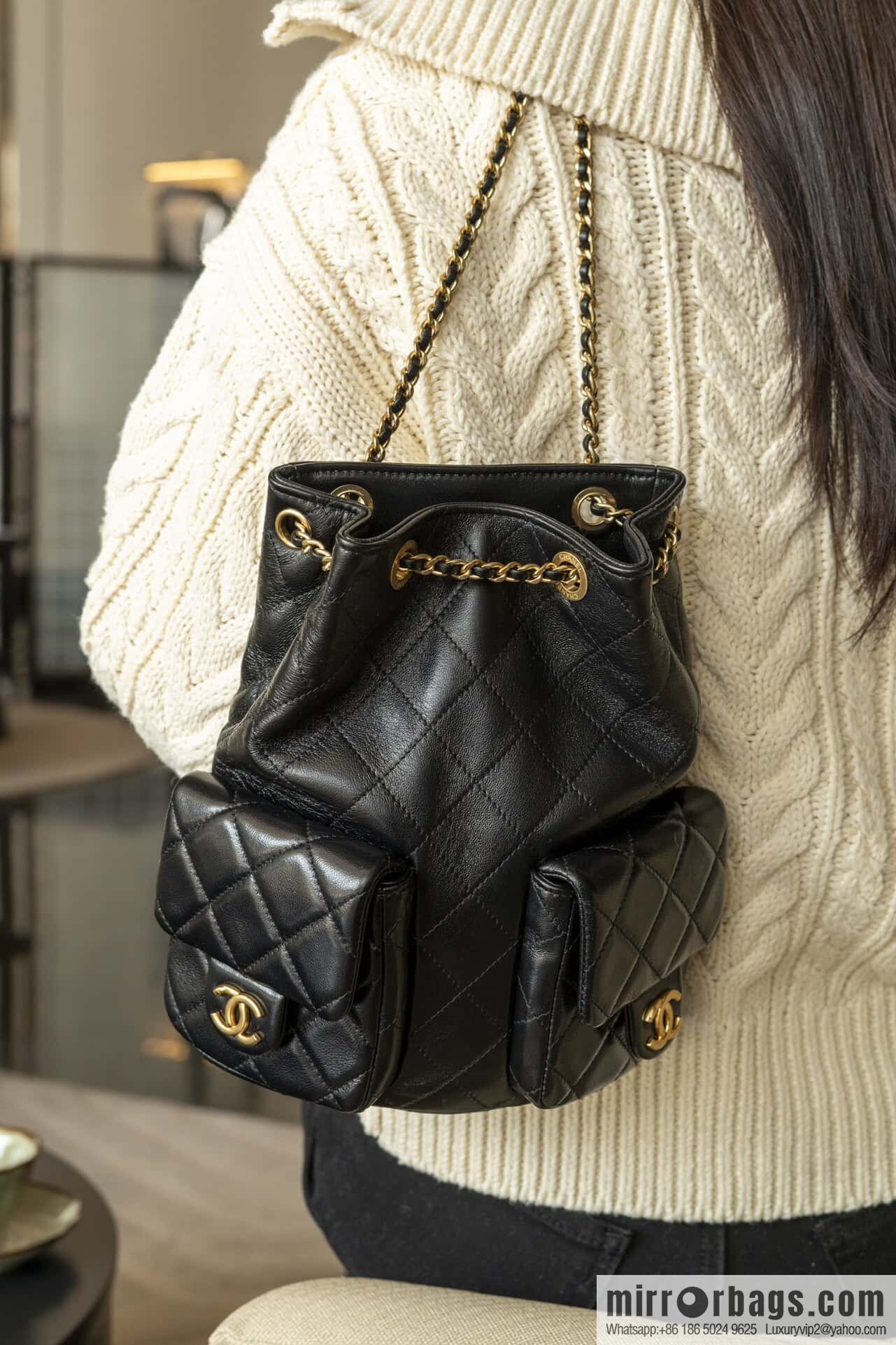 𝐂𝐡𝐚𝐧𝐞𝐥 𝟐𝟓𝐜 early spring vacation series, backpack, black gold 🖤 AS5310