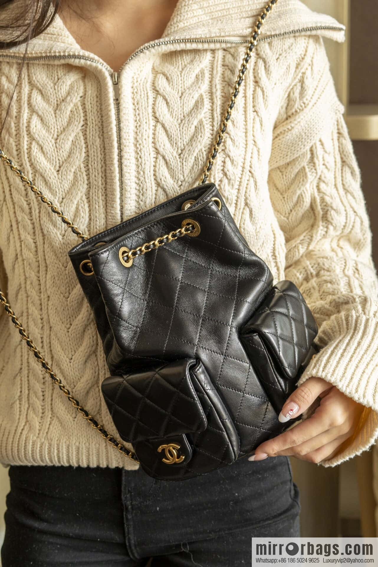 𝐂𝐡𝐚𝐧𝐞𝐥 𝟐𝟓𝐜 early spring vacation series, backpack, black gold 🖤 AS5310
