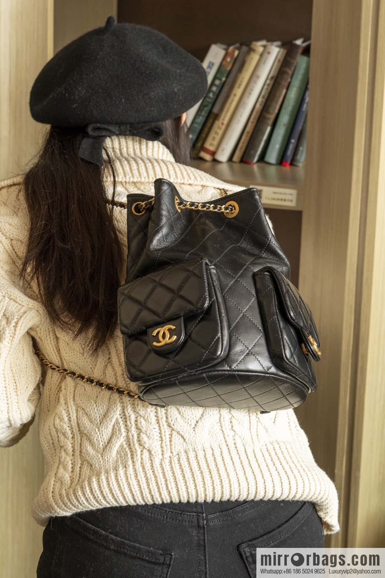 𝐂𝐡𝐚𝐧𝐞𝐥 𝟐𝟓𝐜 early spring vacation series, backpack, black gold 🖤 AS5310