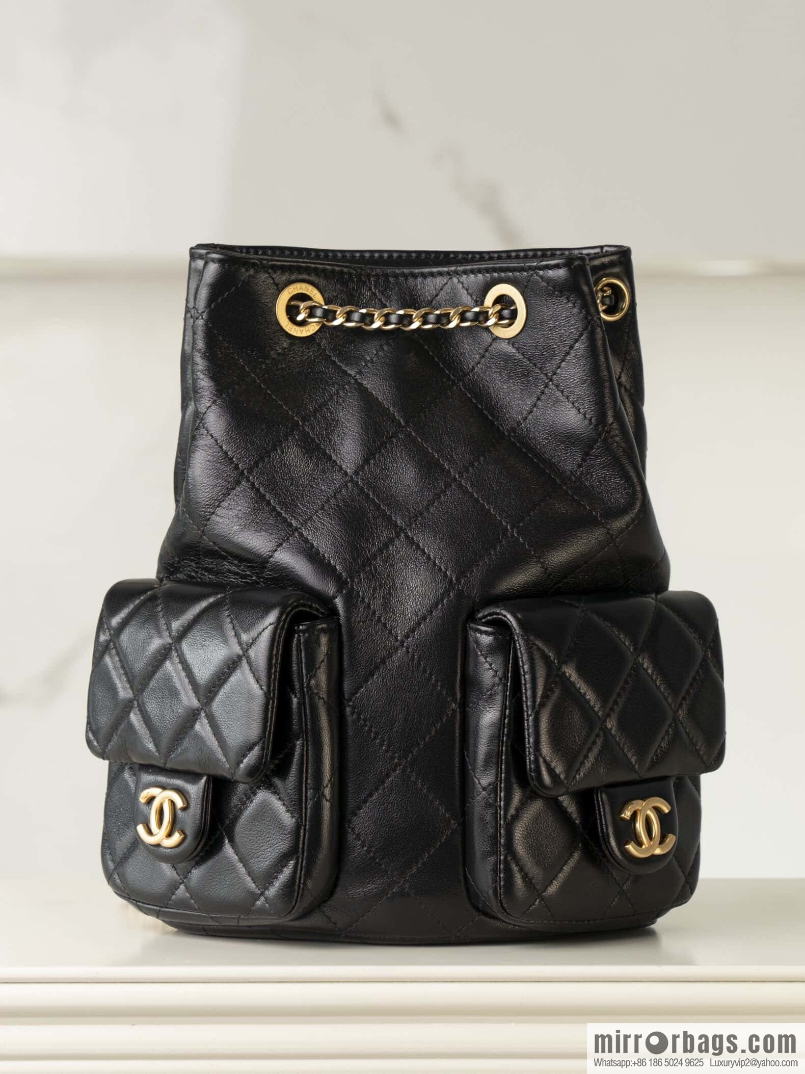 𝐂𝐡𝐚𝐧𝐞𝐥 𝟐𝟓𝐜 early spring vacation series, backpack, black gold 🖤 AS5310