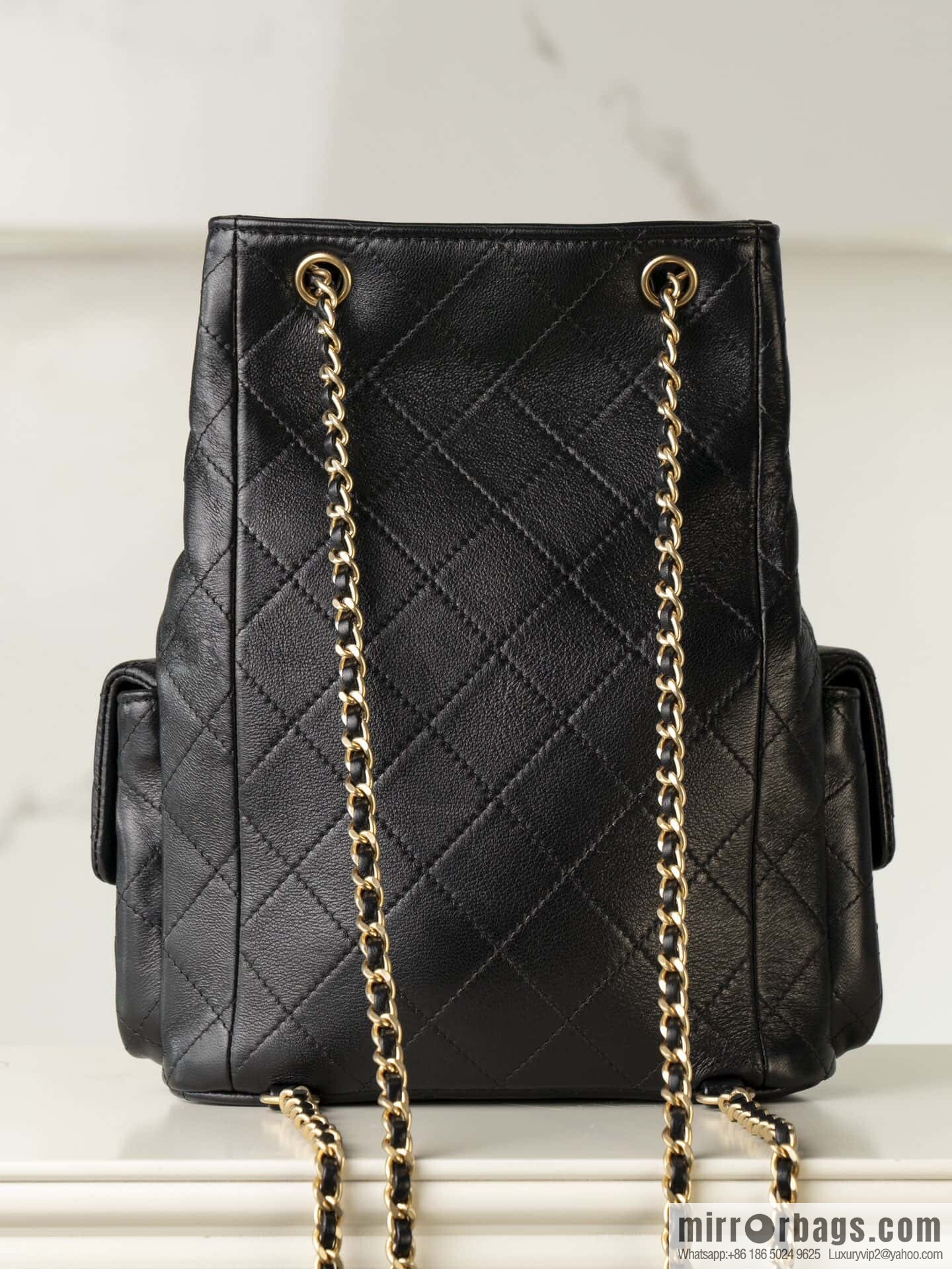 𝐂𝐡𝐚𝐧𝐞𝐥 𝟐𝟓𝐜 early spring vacation series, backpack, black gold 🖤 AS5310
