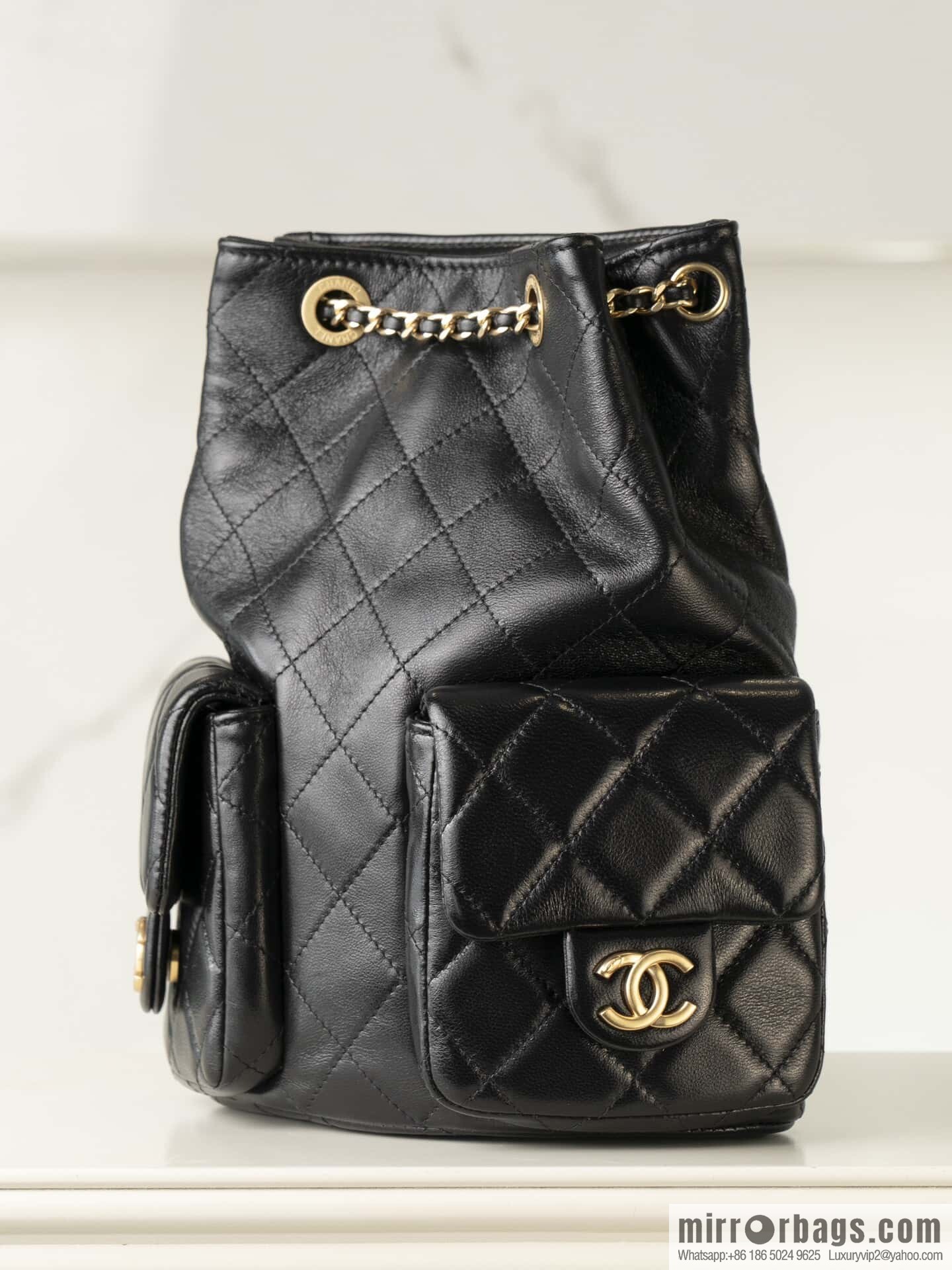 𝐂𝐡𝐚𝐧𝐞𝐥 𝟐𝟓𝐜 early spring vacation series, backpack, black gold 🖤 AS5310