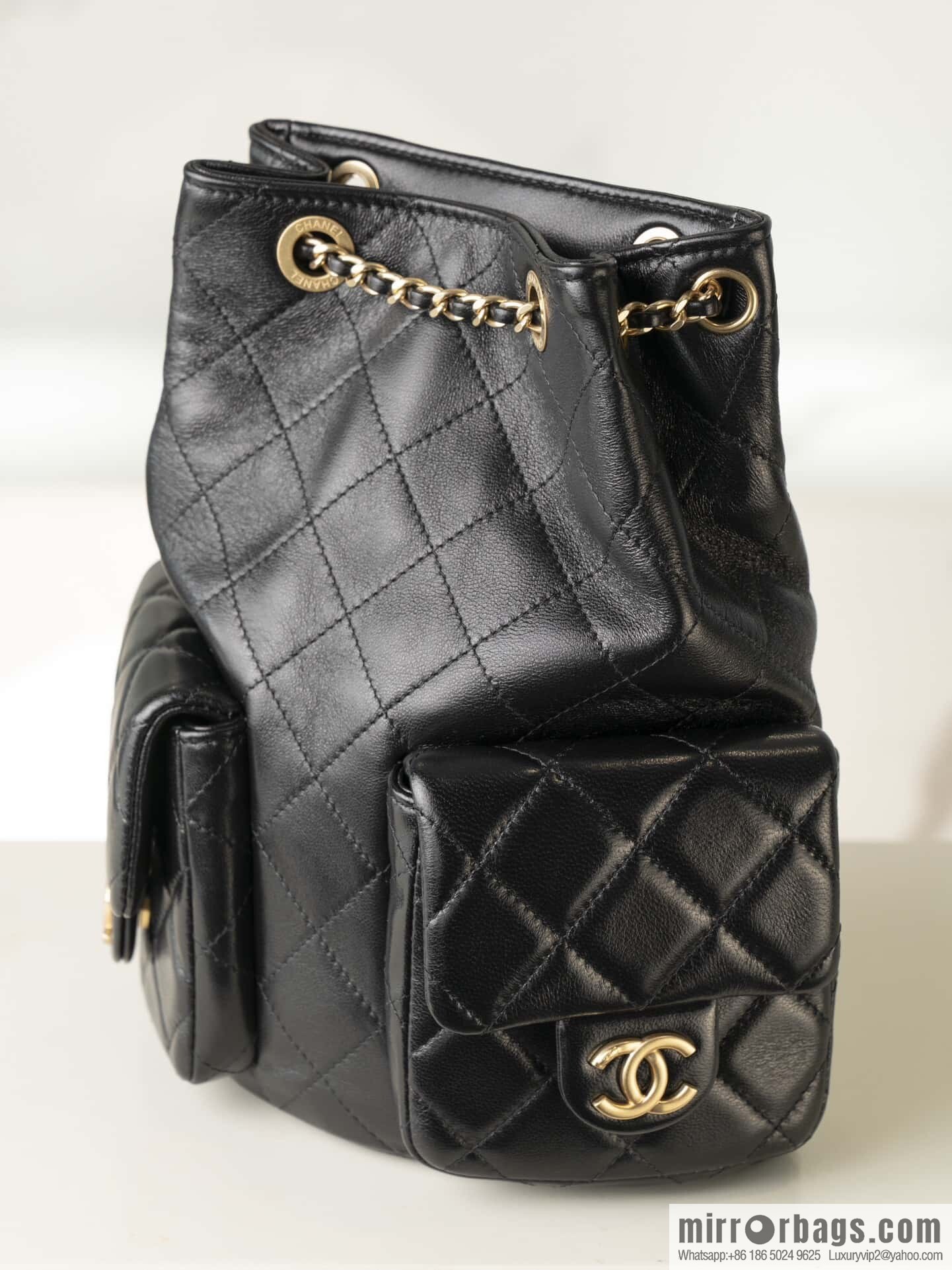 𝐂𝐡𝐚𝐧𝐞𝐥 𝟐𝟓𝐜 early spring vacation series, backpack, black gold 🖤 AS5310